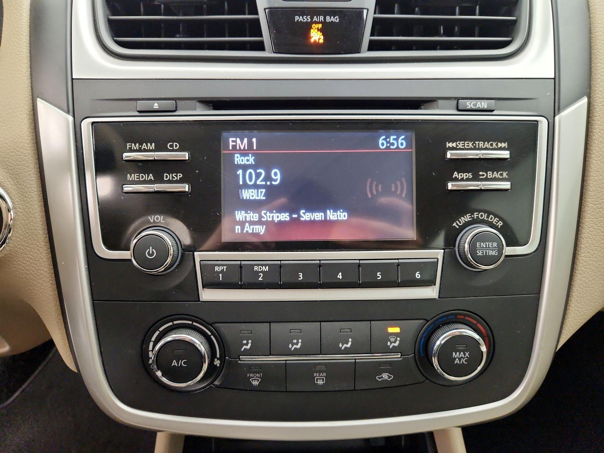 Thumbnail: 2016 Nissan Altima - 15