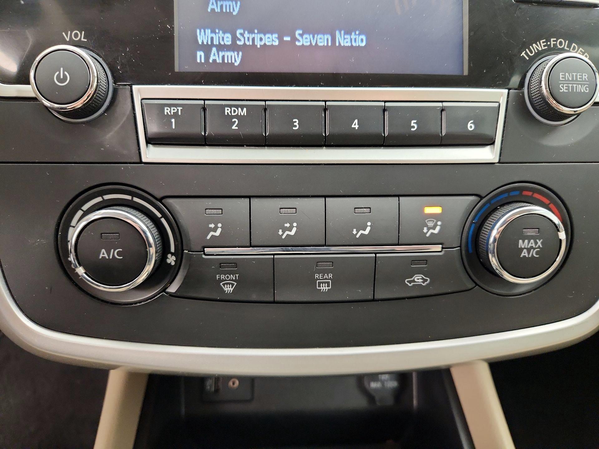 Thumbnail: 2016 Nissan Altima - 16