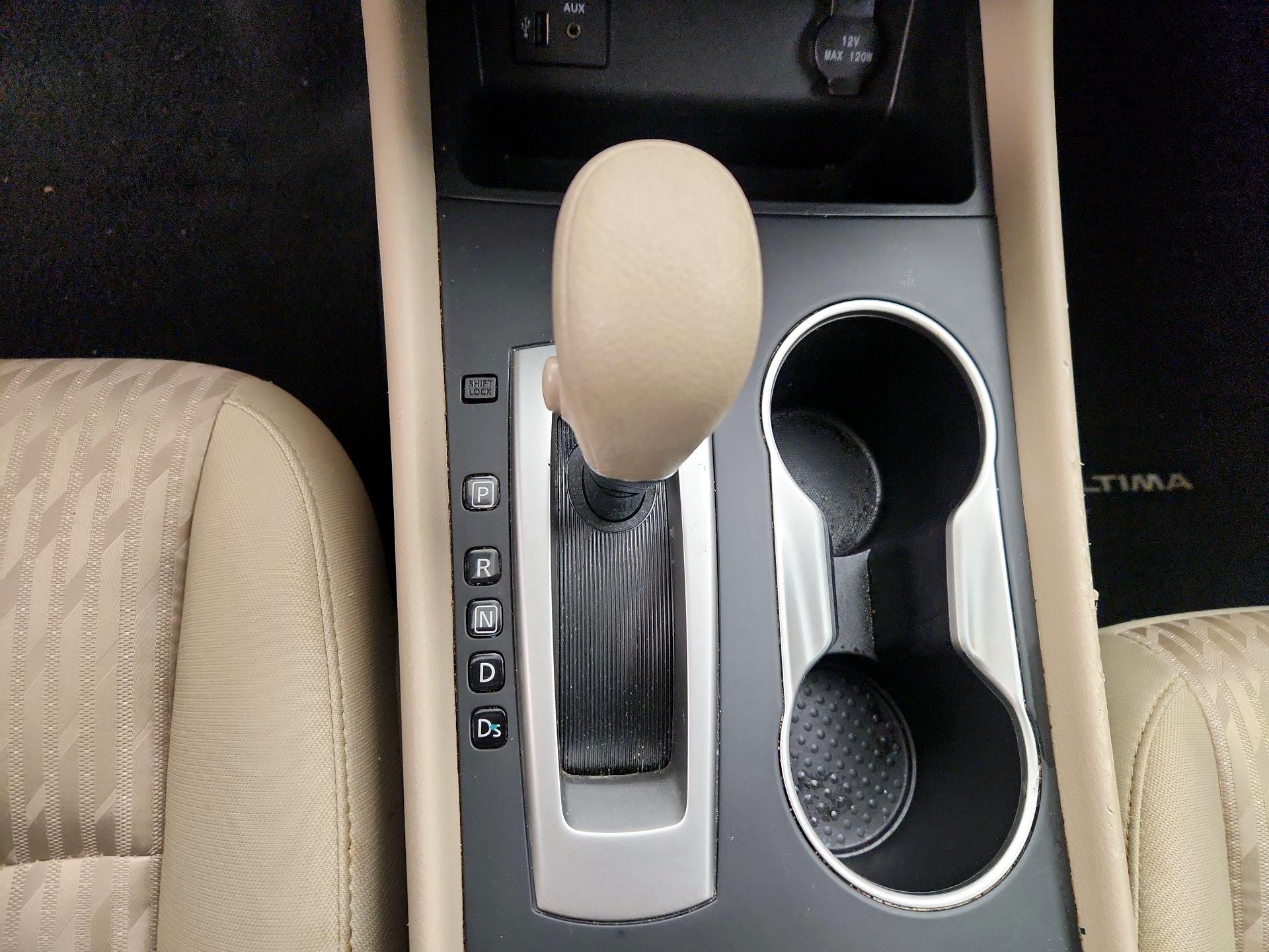 Thumbnail: 2016 Nissan Altima - 17