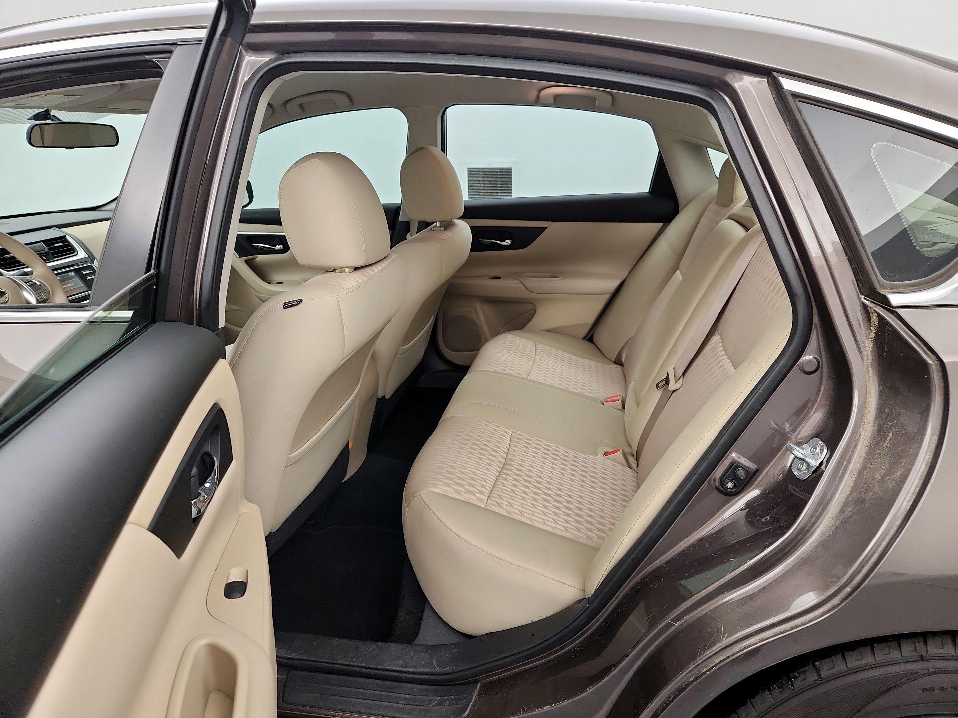 Thumbnail: 2016 Nissan Altima - 19