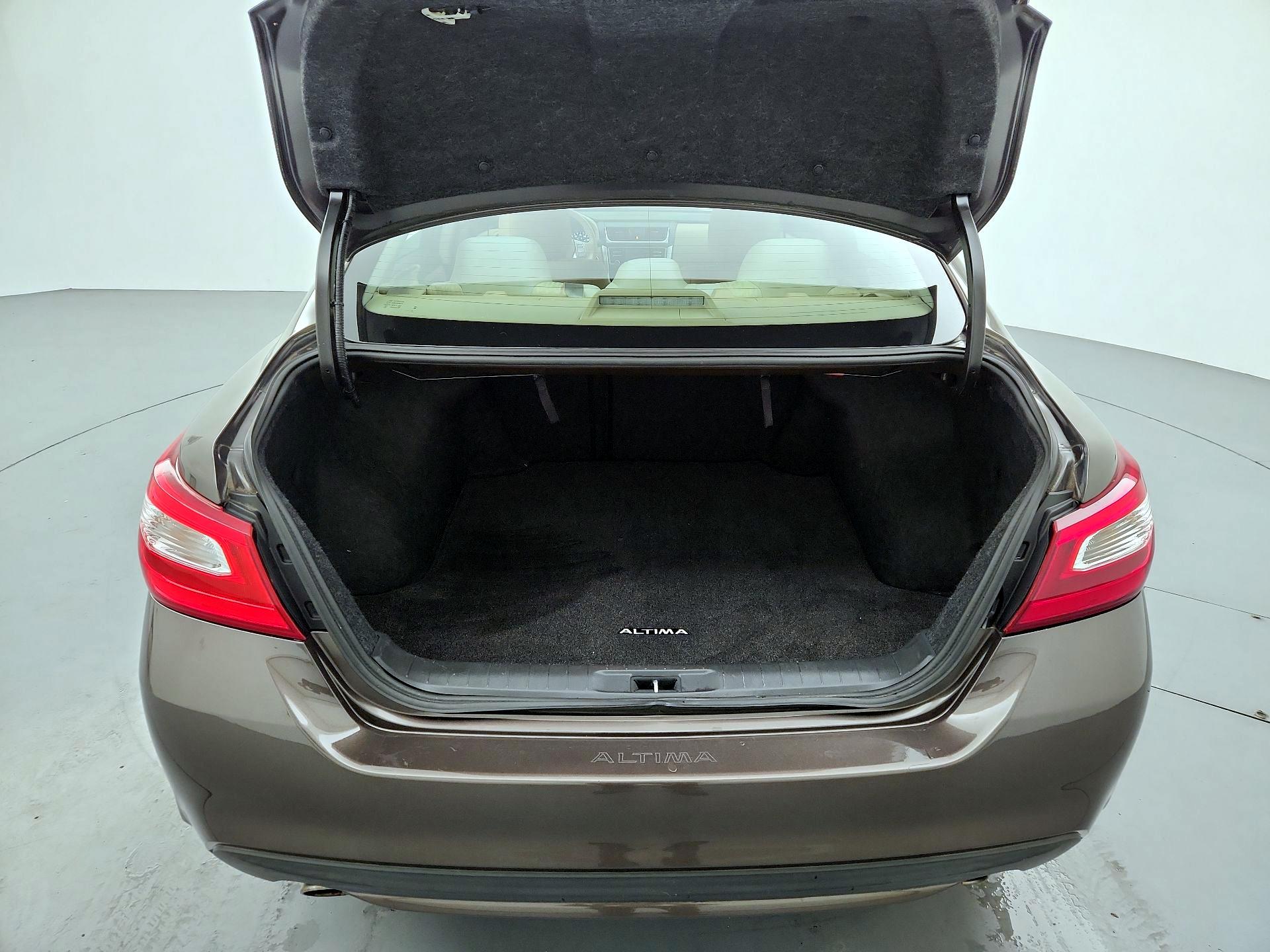 Thumbnail: 2016 Nissan Altima - 20