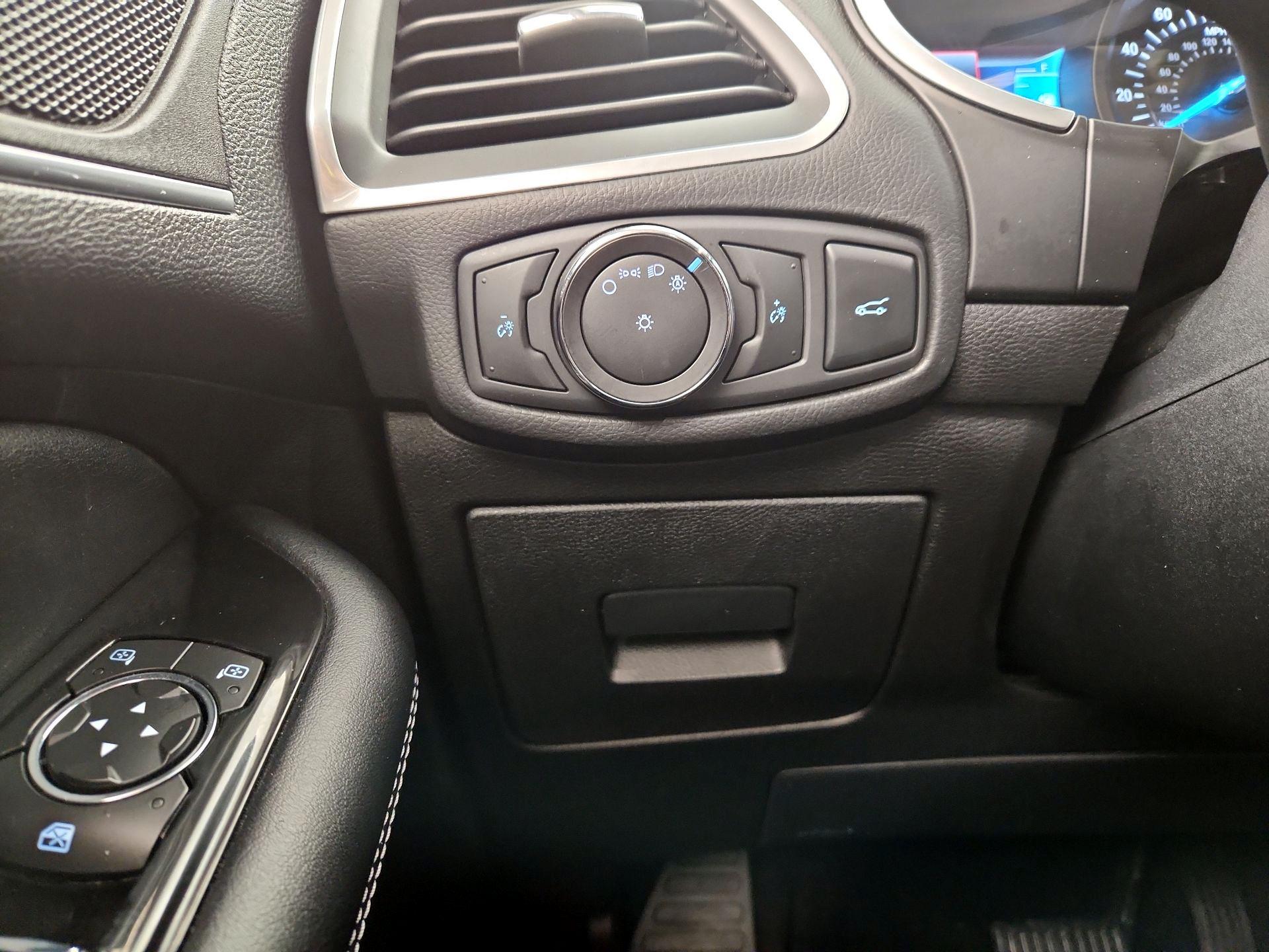 Thumbnail: 2016 Ford Edge - 13