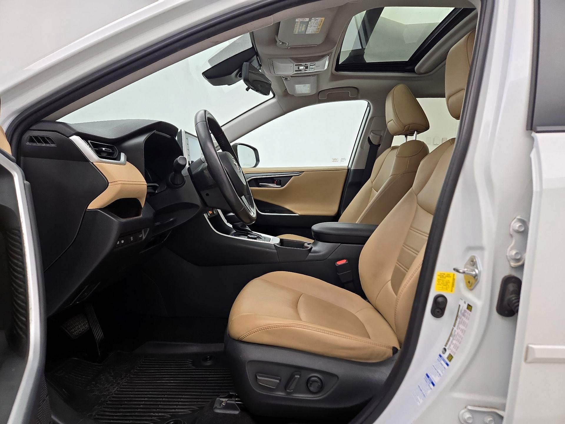 Thumbnail: 2020 Toyota RAV4 - 11