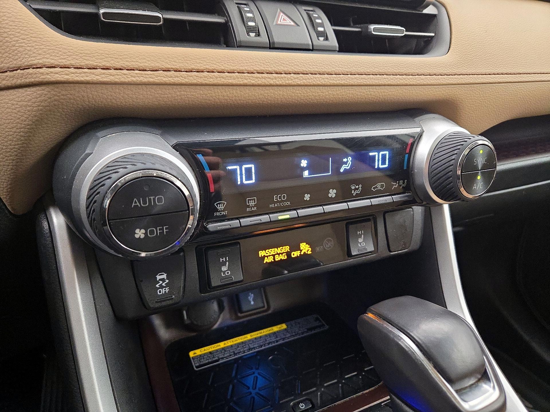 Thumbnail: 2020 Toyota RAV4 - 17