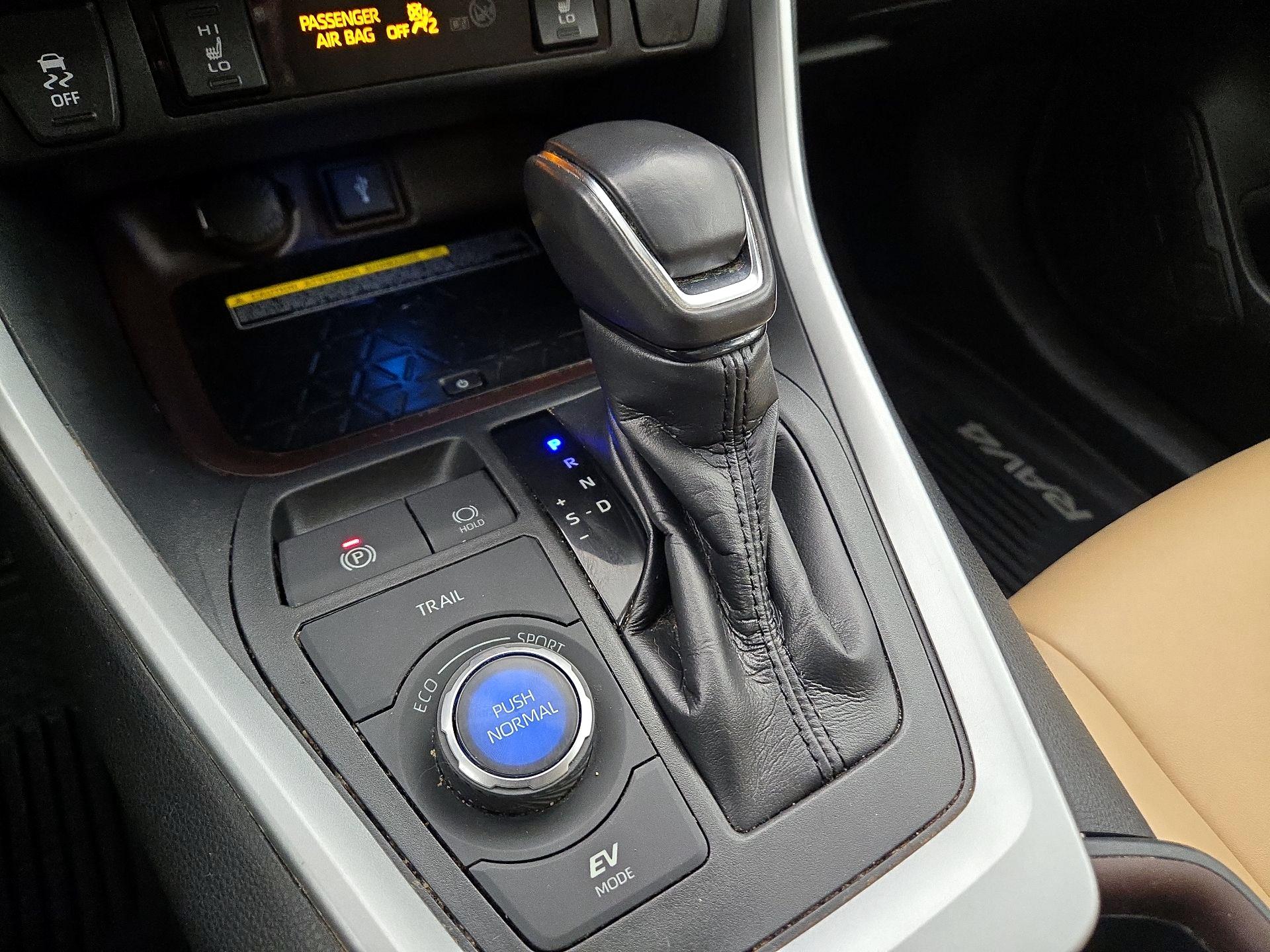 Thumbnail: 2020 Toyota RAV4 - 18