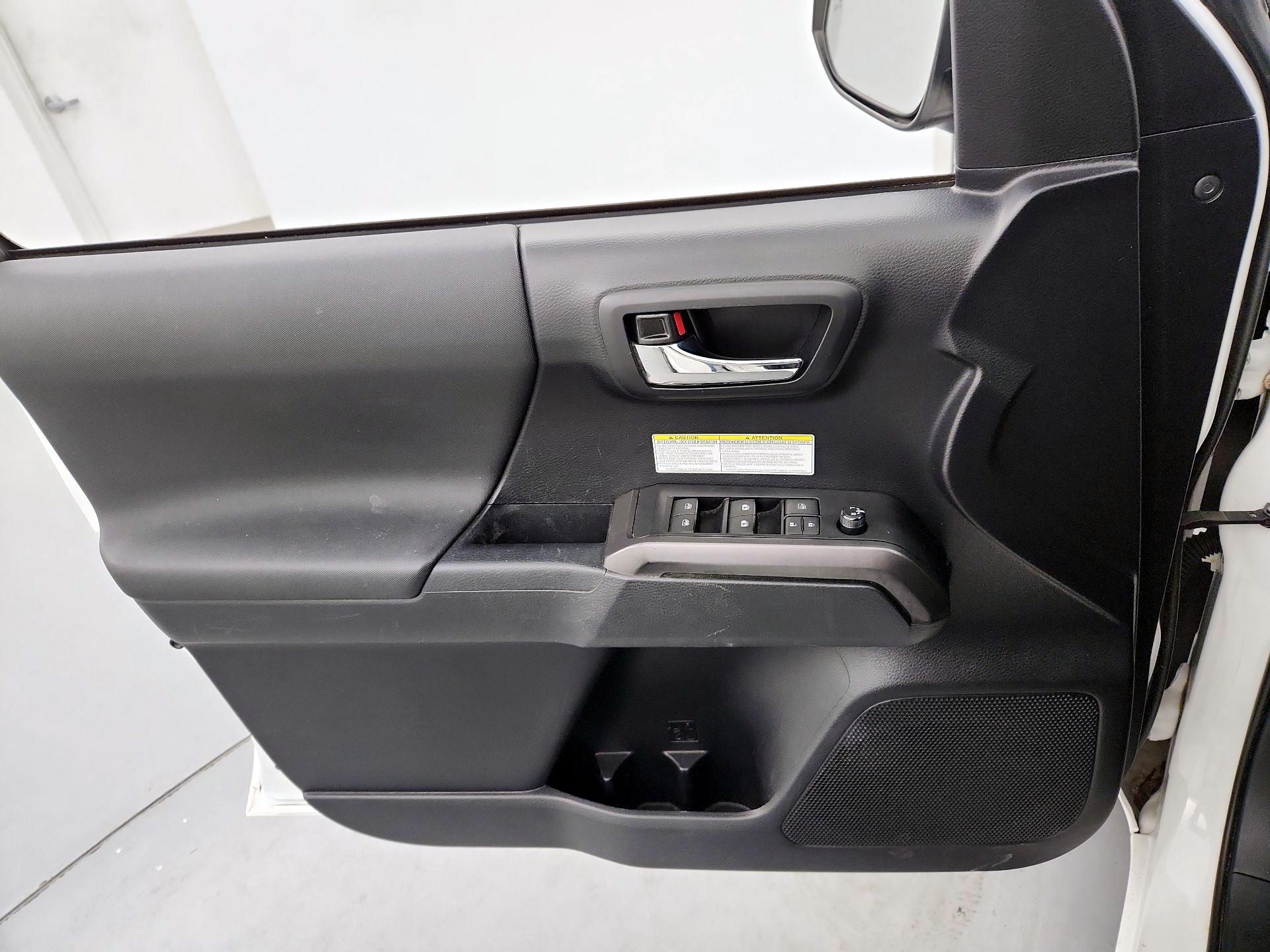 Thumbnail: 2019 Toyota Tacoma - 12