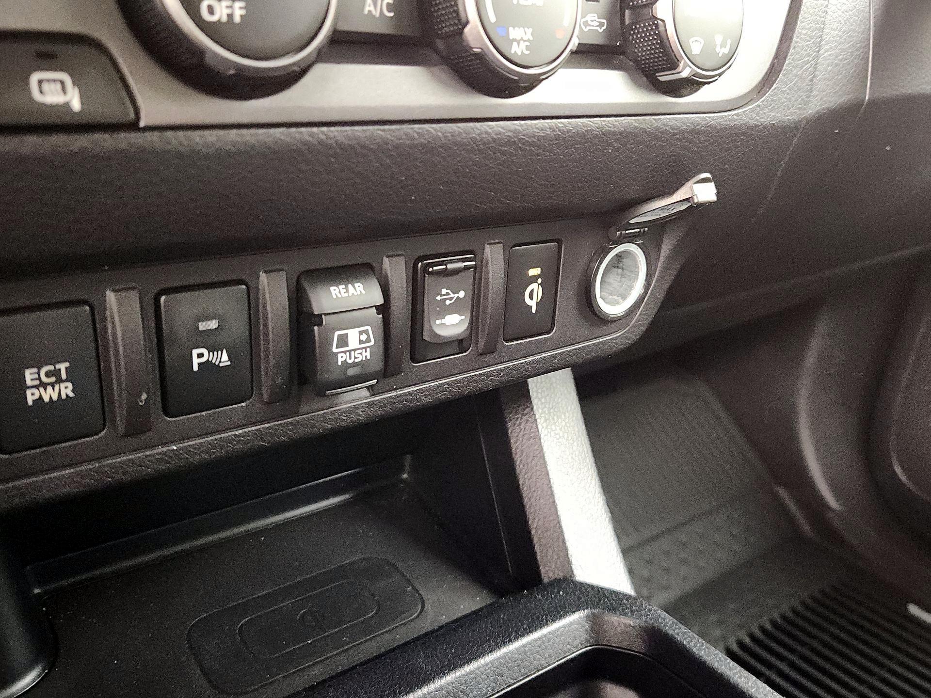 Thumbnail: 2019 Toyota Tacoma - 18