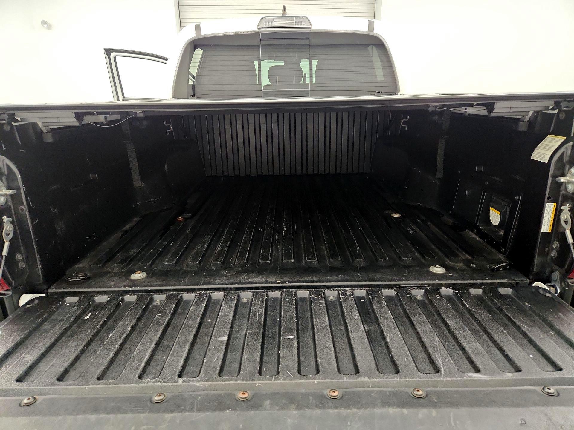 Thumbnail: 2019 Toyota Tacoma - 20