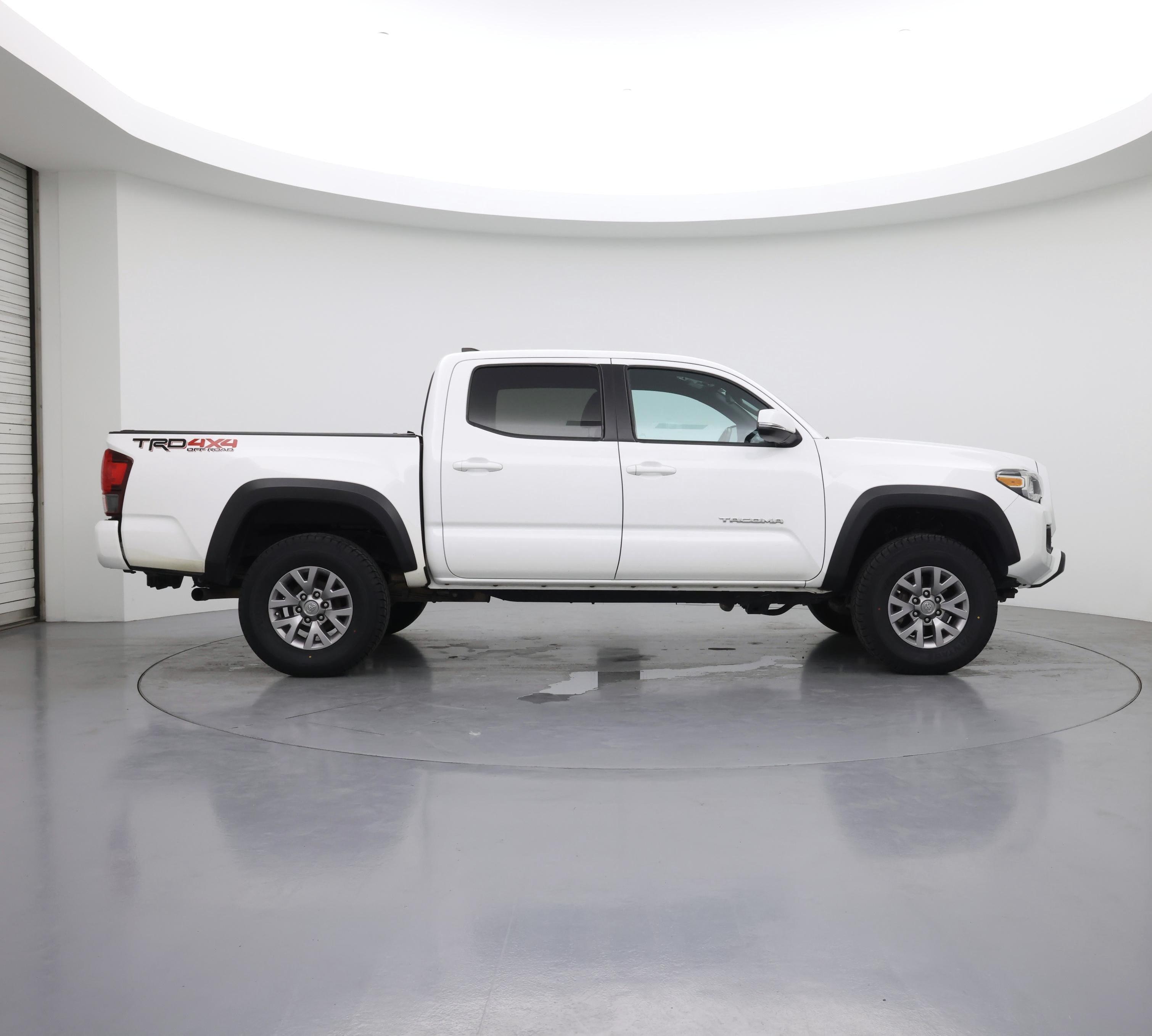 Thumbnail: 2019 Toyota Tacoma - 7