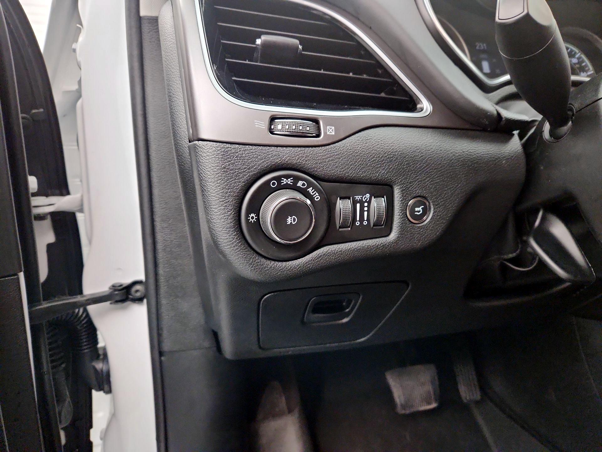 Thumbnail: 2019 Jeep Cherokee - 13