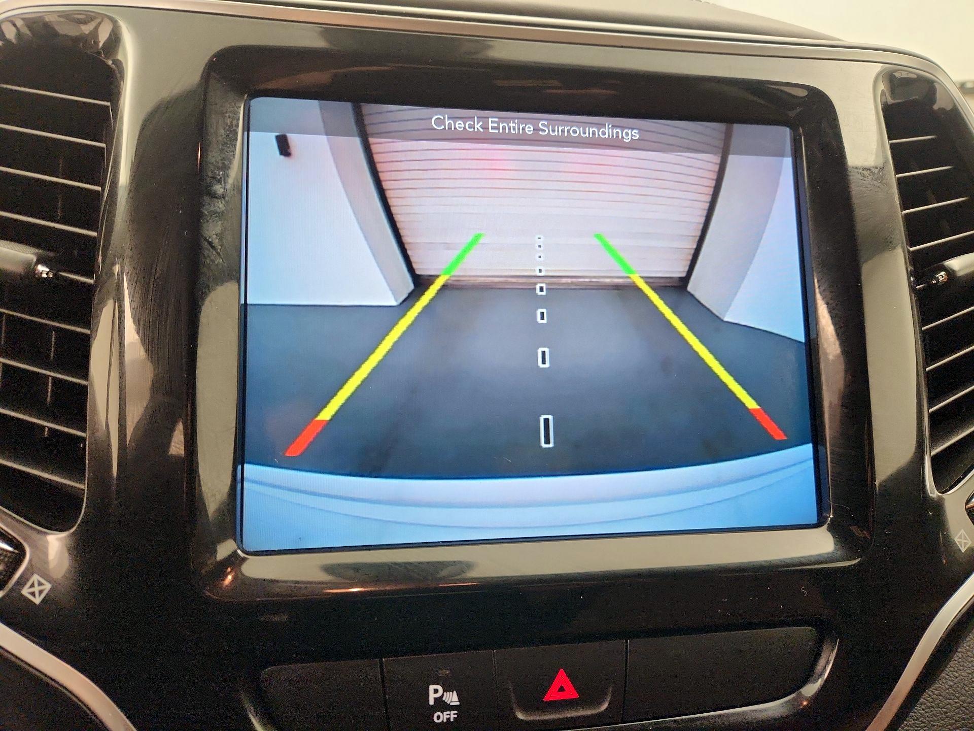 Thumbnail: 2019 Jeep Cherokee - 15