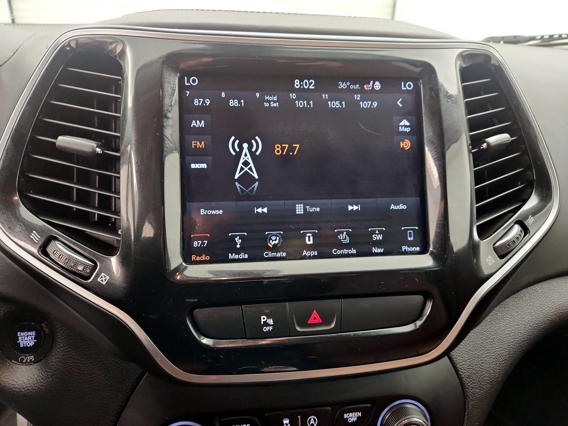 Thumbnail: 2019 Jeep Cherokee - 16