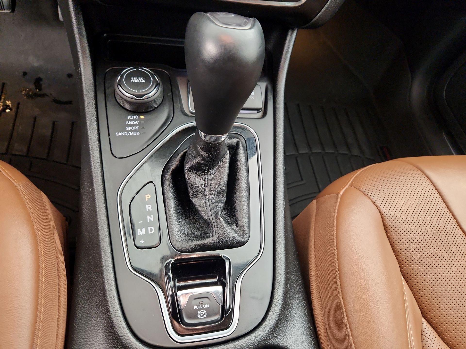 Thumbnail: 2019 Jeep Cherokee - 18