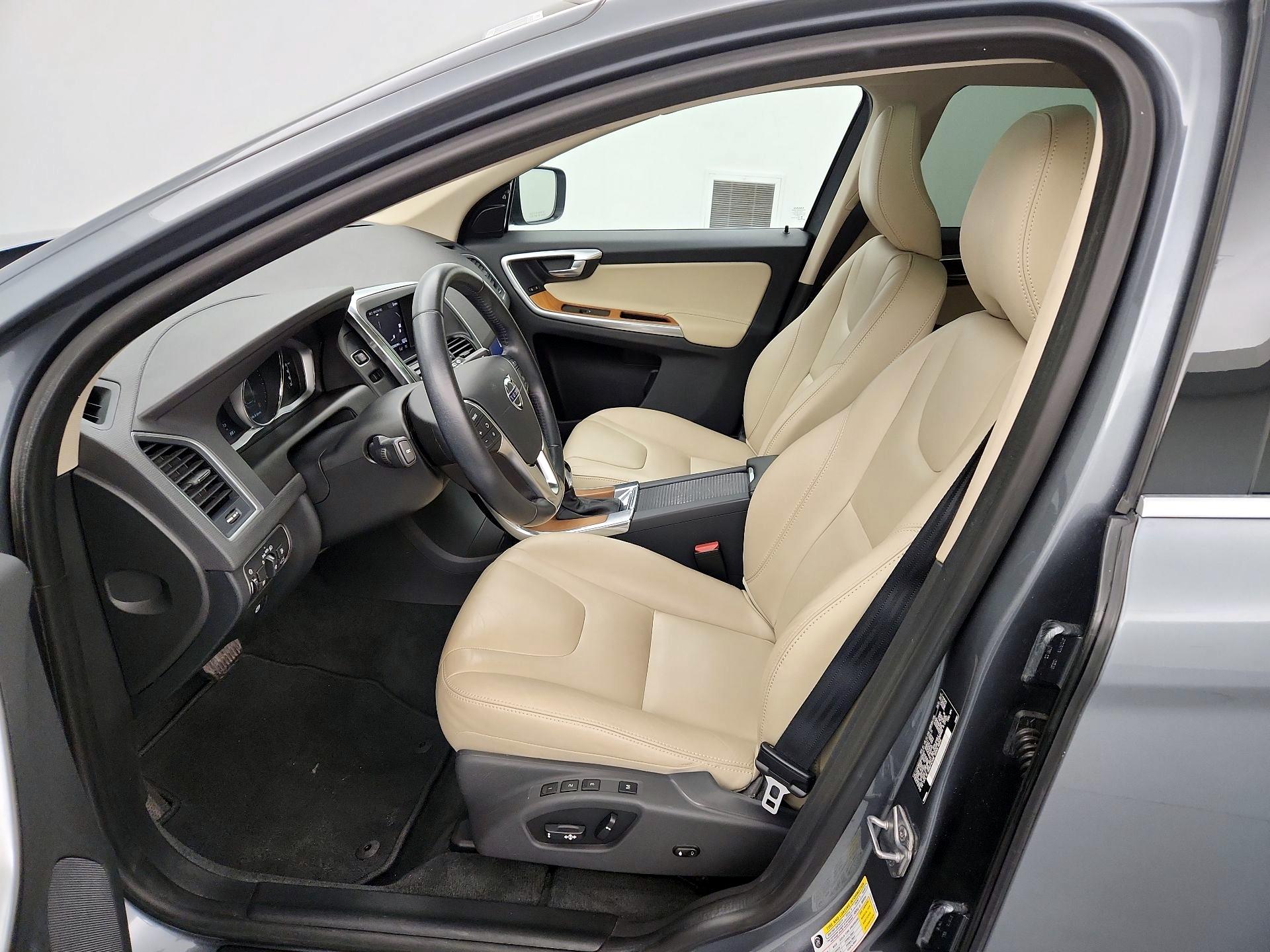 Thumbnail: 2017 Volvo XC60 - 11