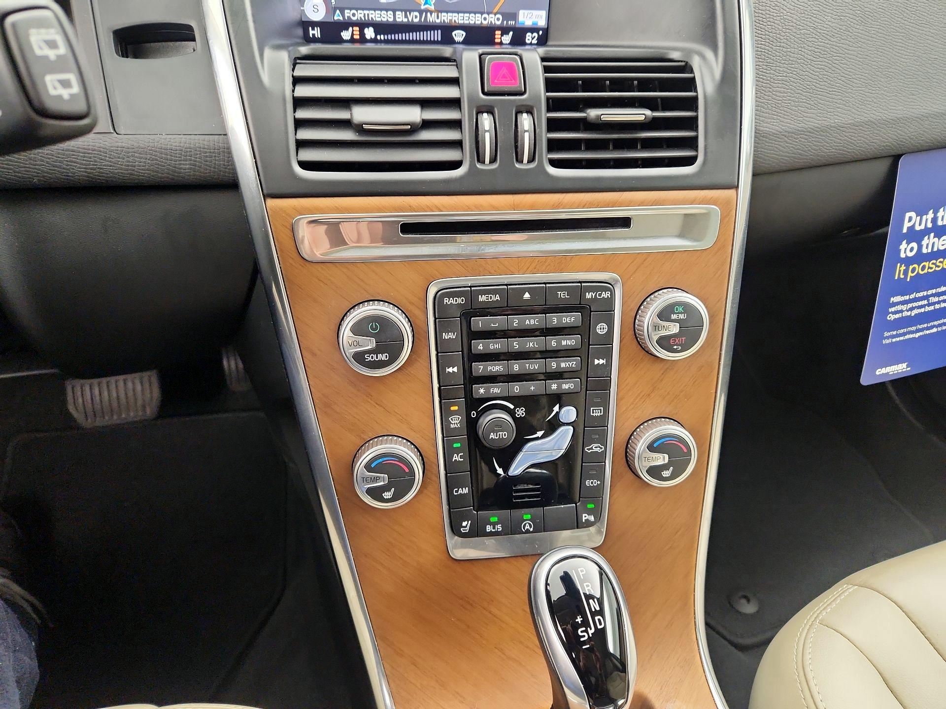 Thumbnail: 2017 Volvo XC60 - 17