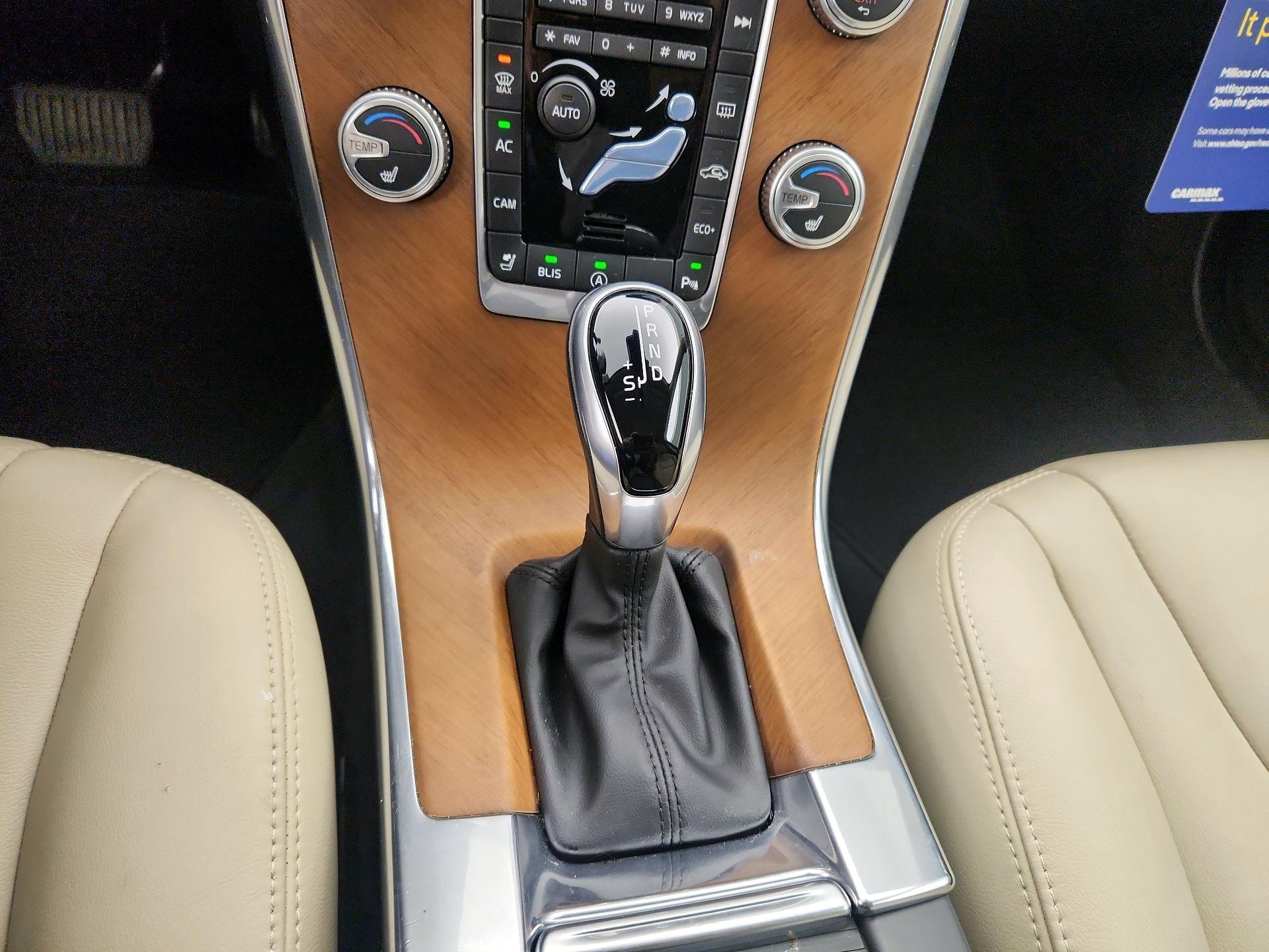 Thumbnail: 2017 Volvo XC60 - 18