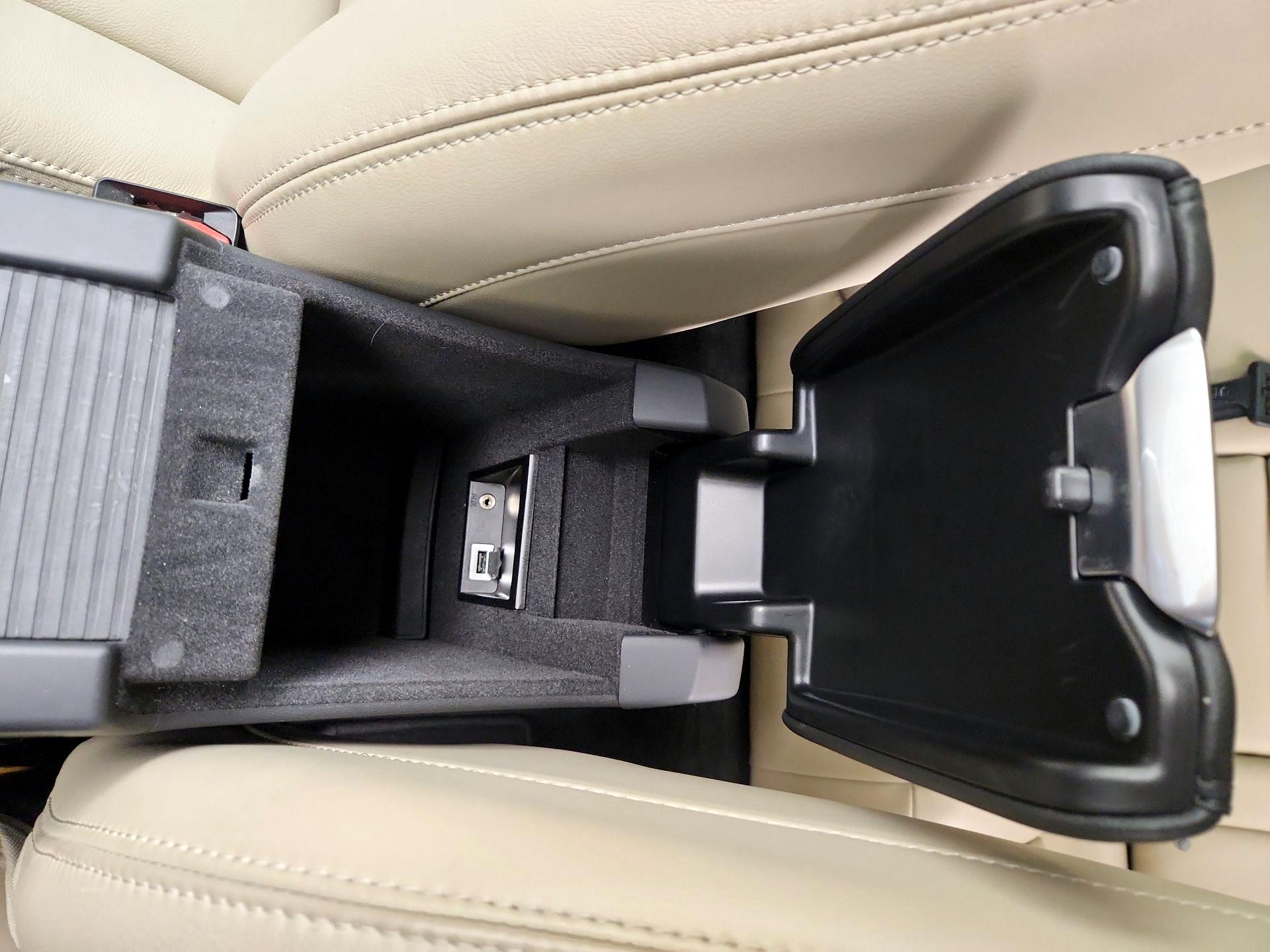 Thumbnail: 2017 Volvo XC60 - 19