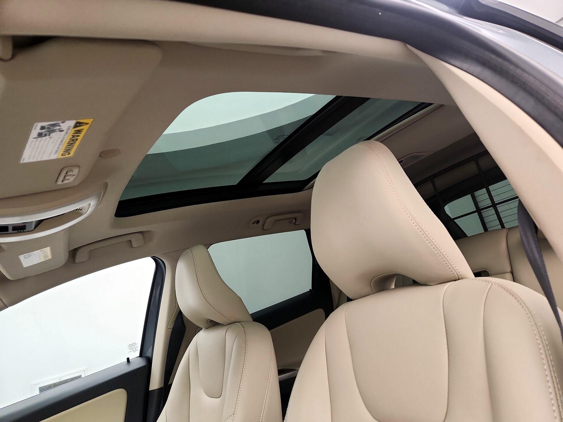 Thumbnail: 2017 Volvo XC60 - 20