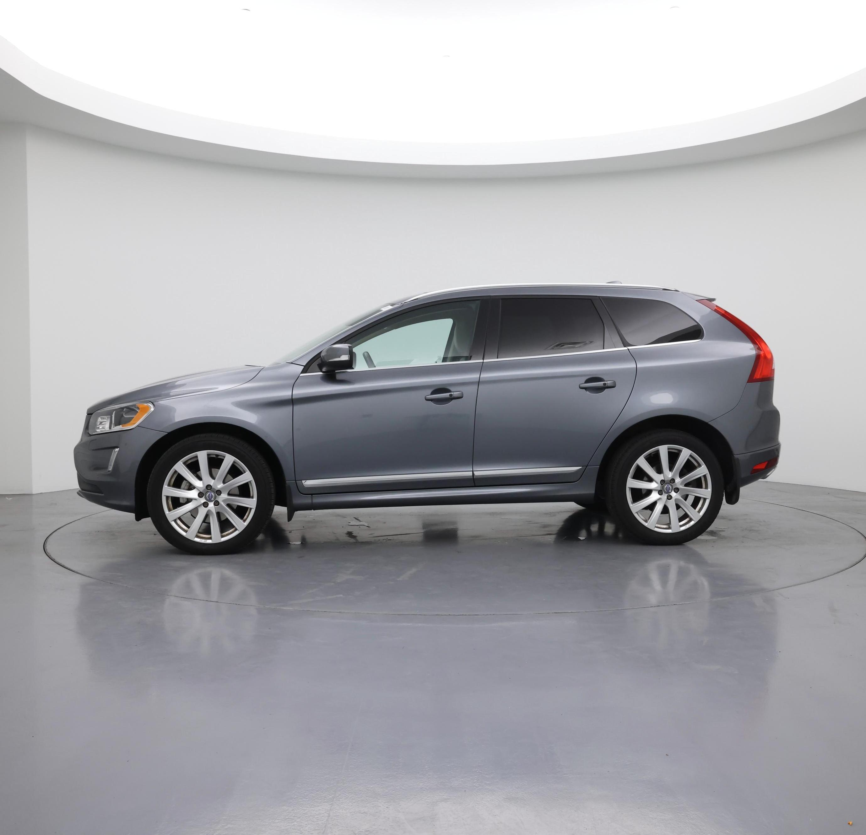 Thumbnail: 2017 Volvo XC60 - 3