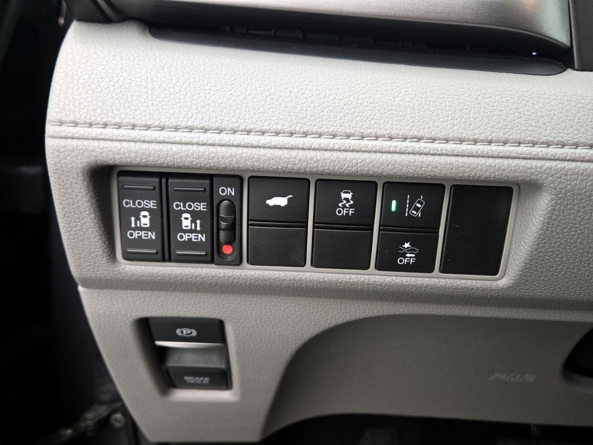 Thumbnail: 2019 Honda Odyssey - 13