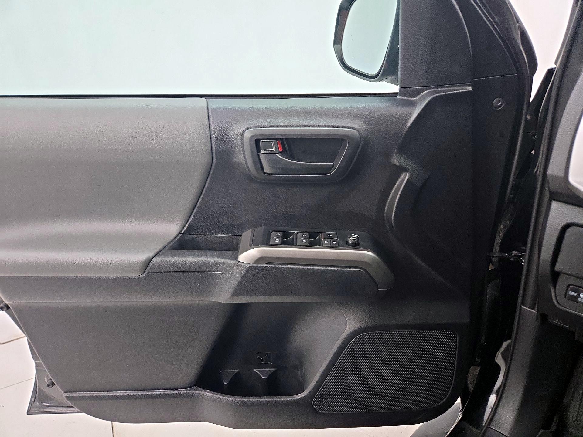 Thumbnail: 2020 Toyota Tacoma - 12