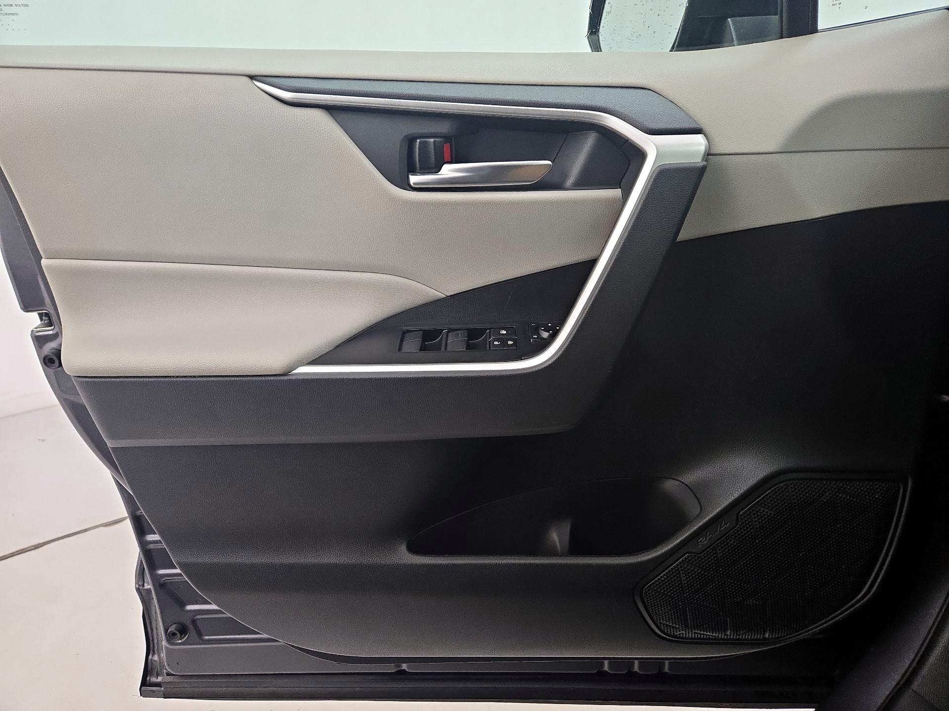 Thumbnail: 2021 Toyota RAV4 - 12