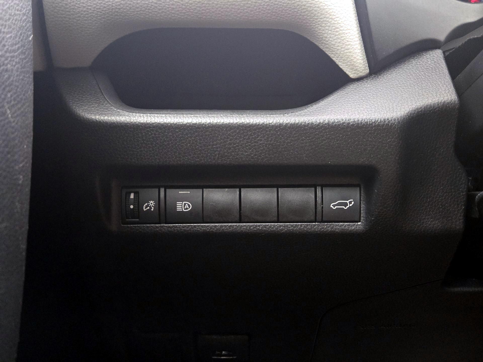 Thumbnail: 2021 Toyota RAV4 - 13