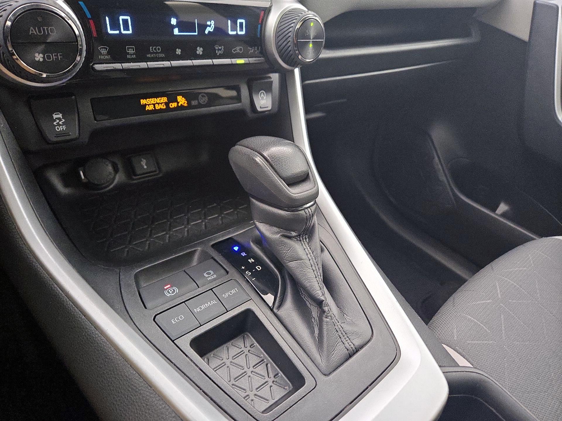 Thumbnail: 2021 Toyota RAV4 - 17