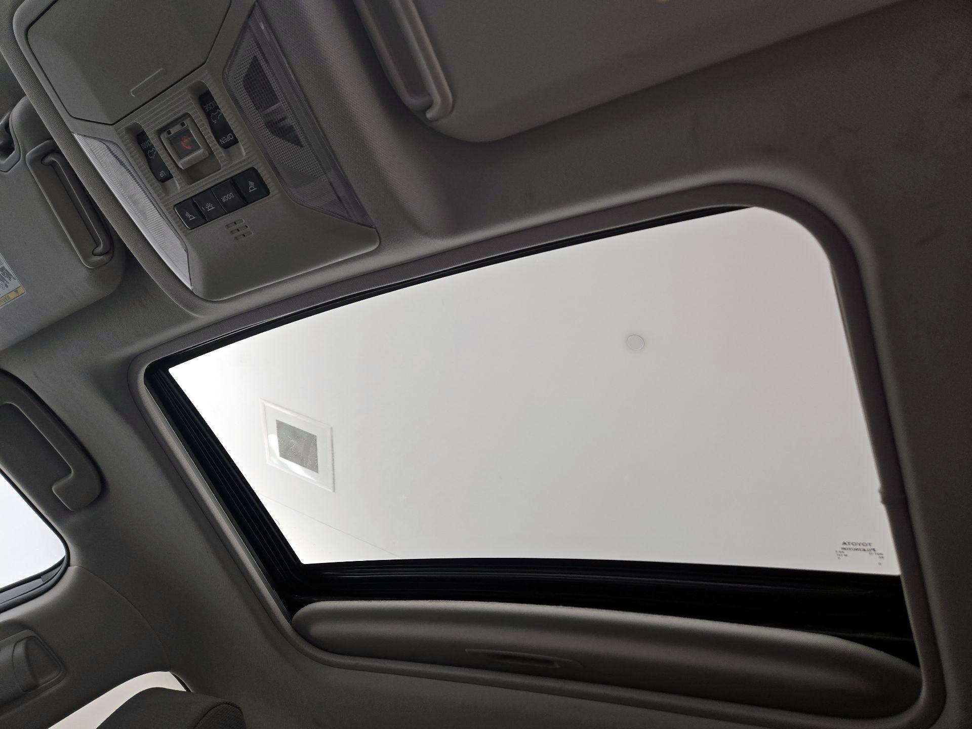 Thumbnail: 2021 Toyota RAV4 - 19