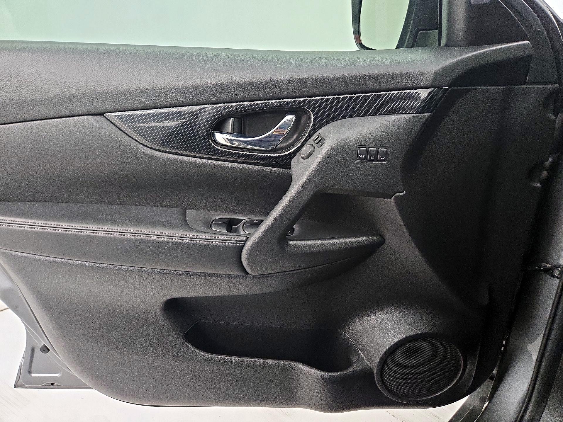 Thumbnail: 2017 Nissan Rogue - 12