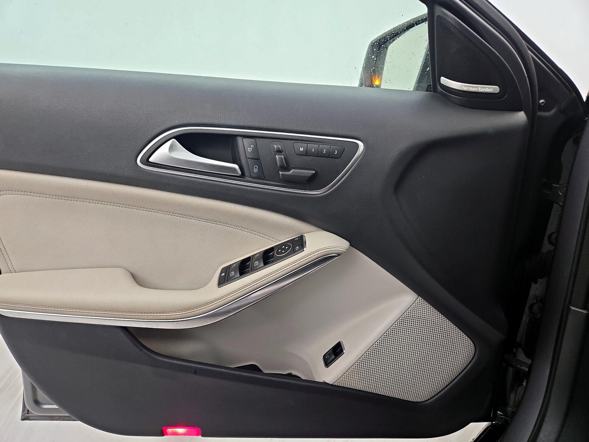 Thumbnail: 2015 Mercedes-Benz GLA - 12