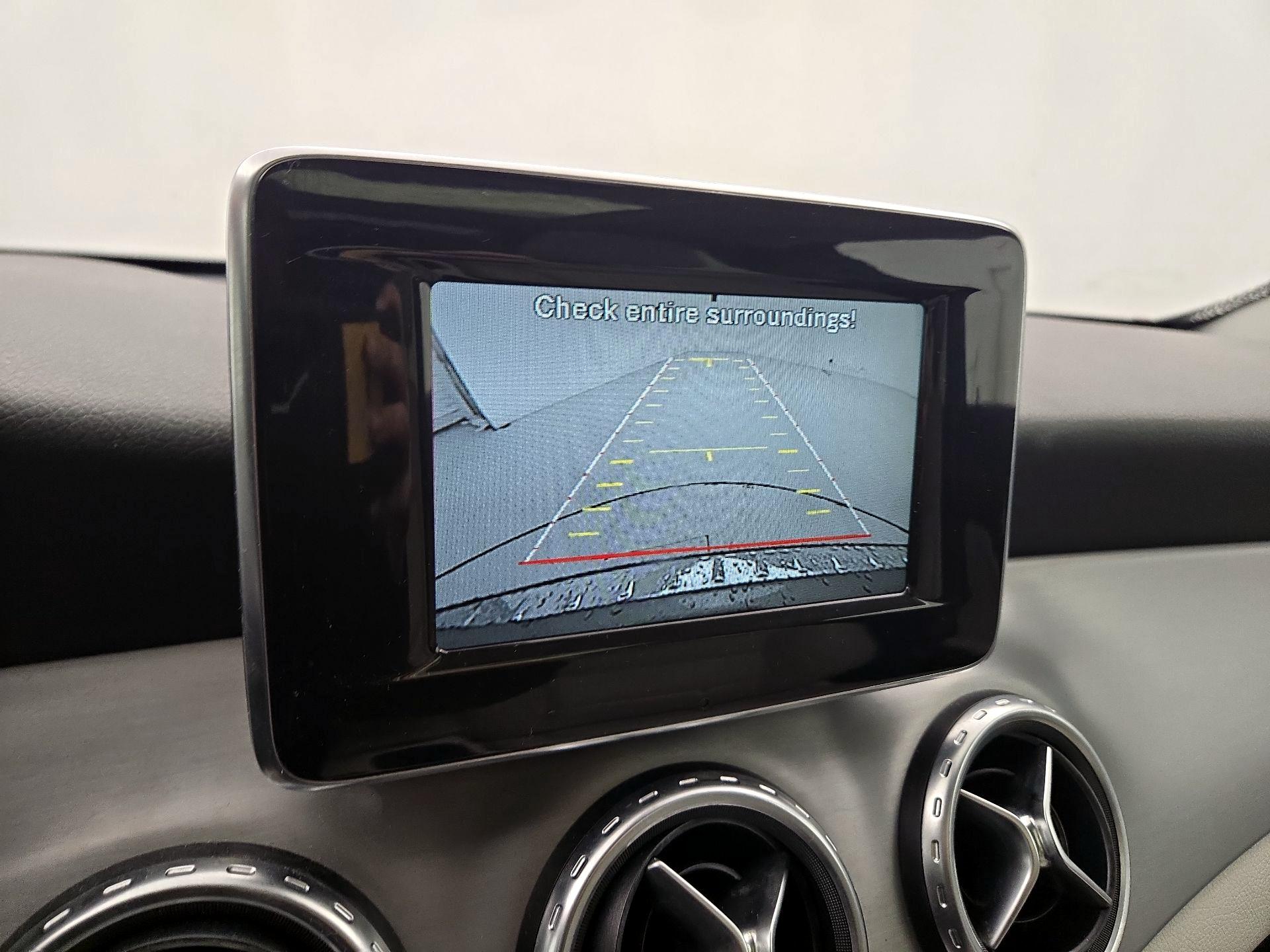 Thumbnail: 2015 Mercedes-Benz GLA - 15