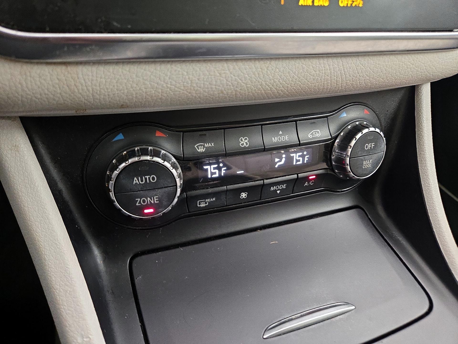 Thumbnail: 2015 Mercedes-Benz GLA - 17