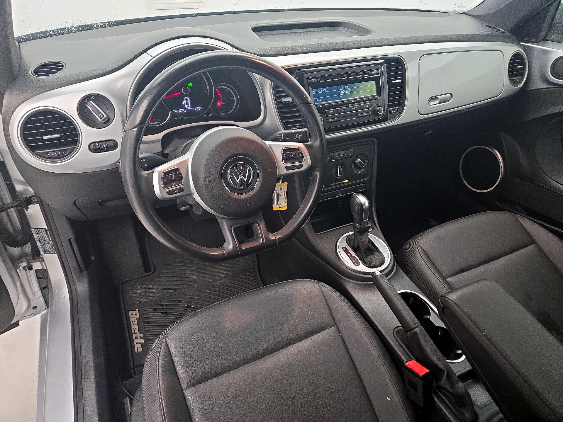 Thumbnail: 2015 Volkswagen Beetle - 9