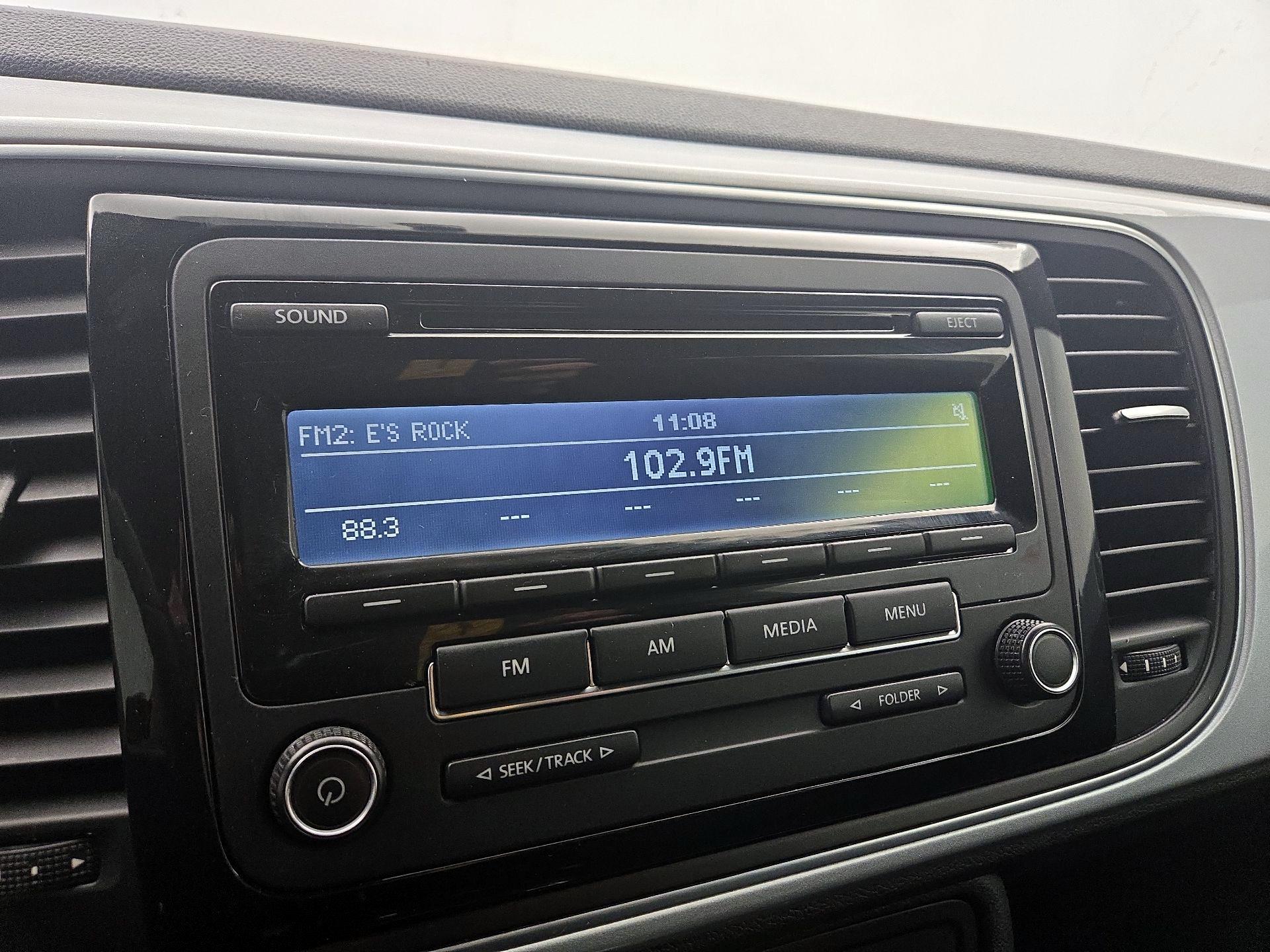 Thumbnail: 2015 Volkswagen Beetle - 14