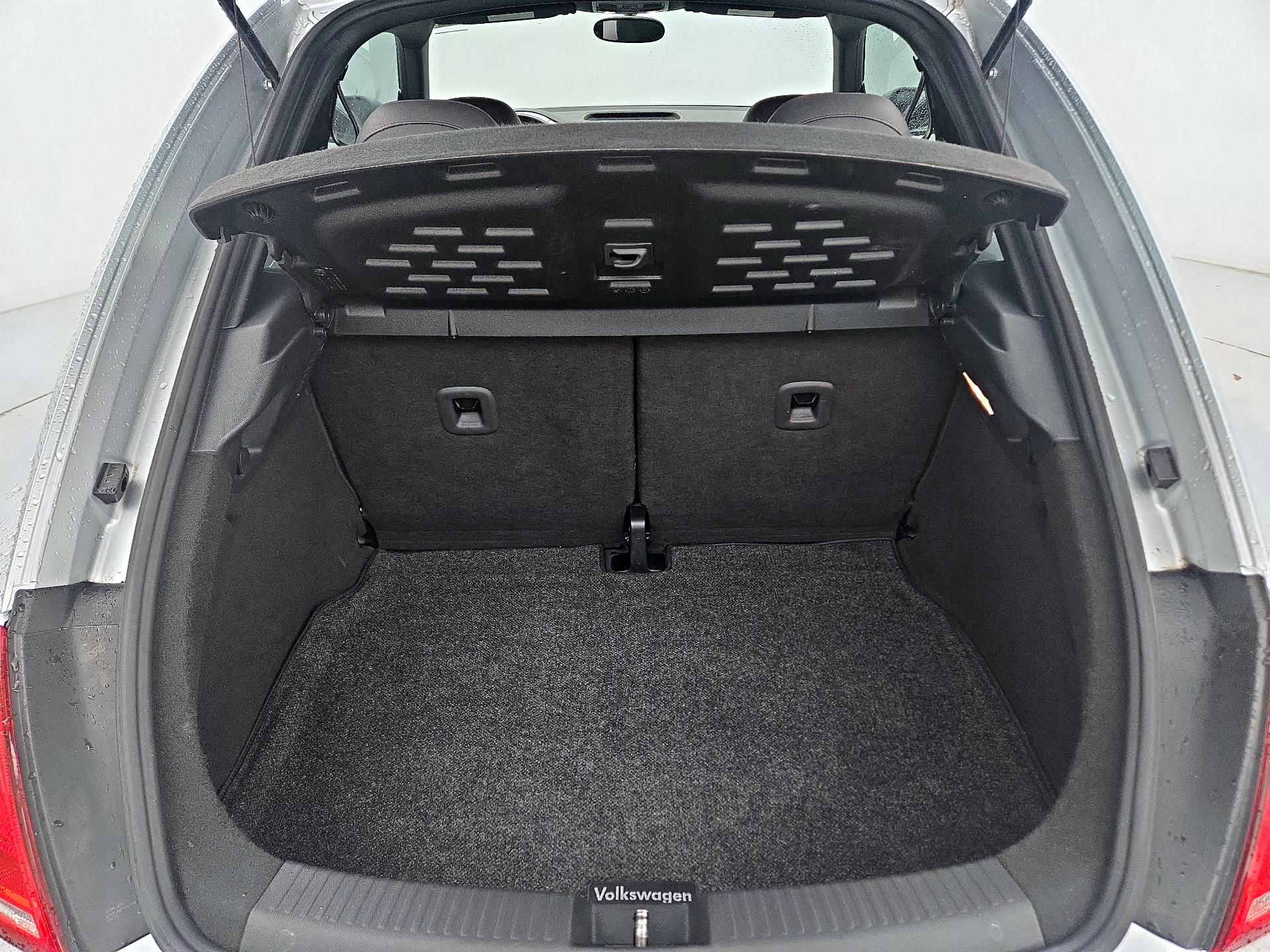 Thumbnail: 2015 Volkswagen Beetle - 19