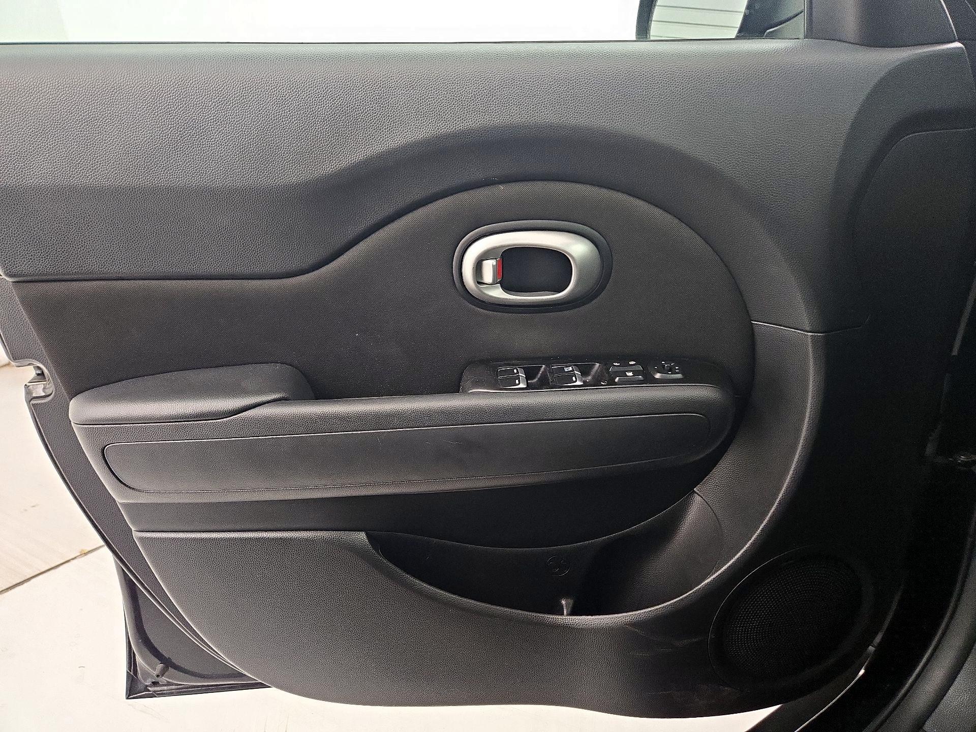 Thumbnail: 2017 Kia Soul - 12