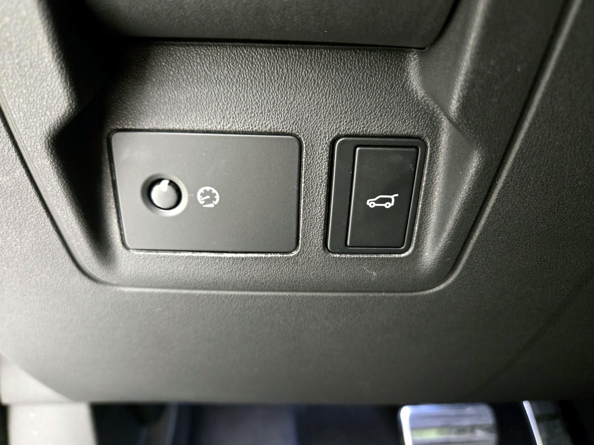 Thumbnail: 2022 Land Rover Range Rover Velar - 13