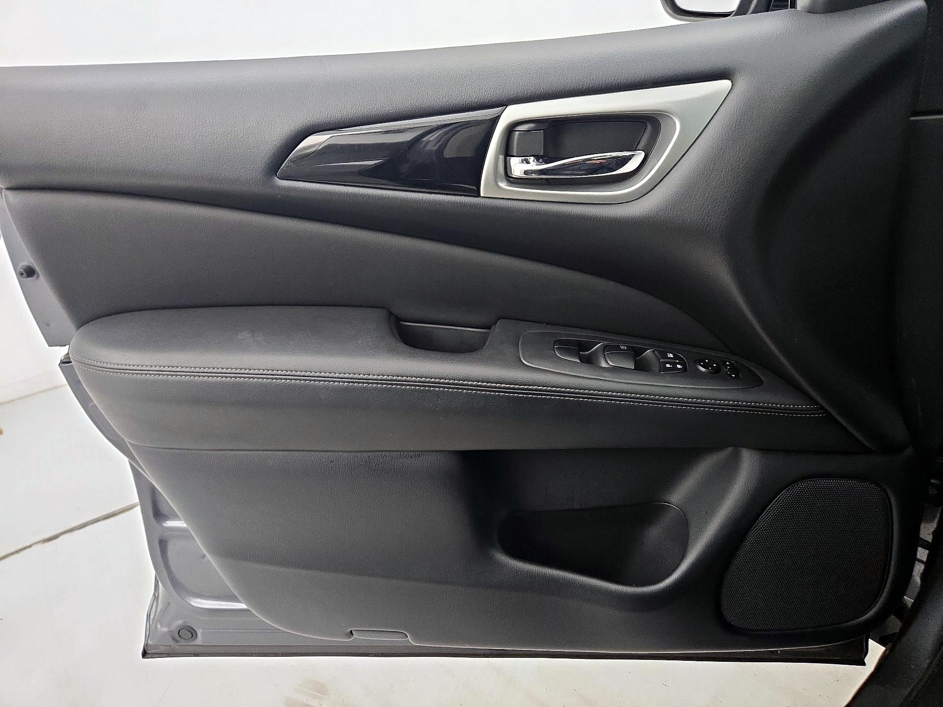 Thumbnail: 2018 Nissan Pathfinder - 12