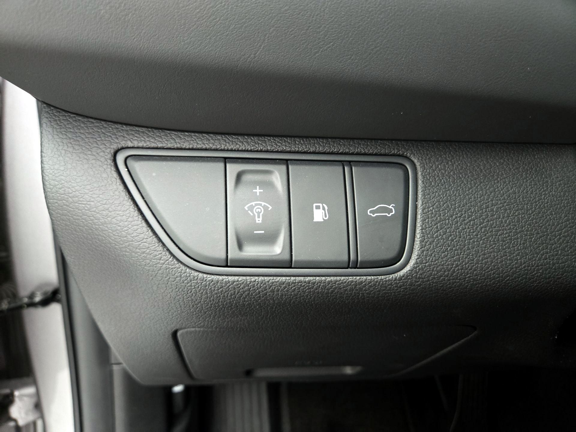 Thumbnail: 2023 Genesis G70 - 13