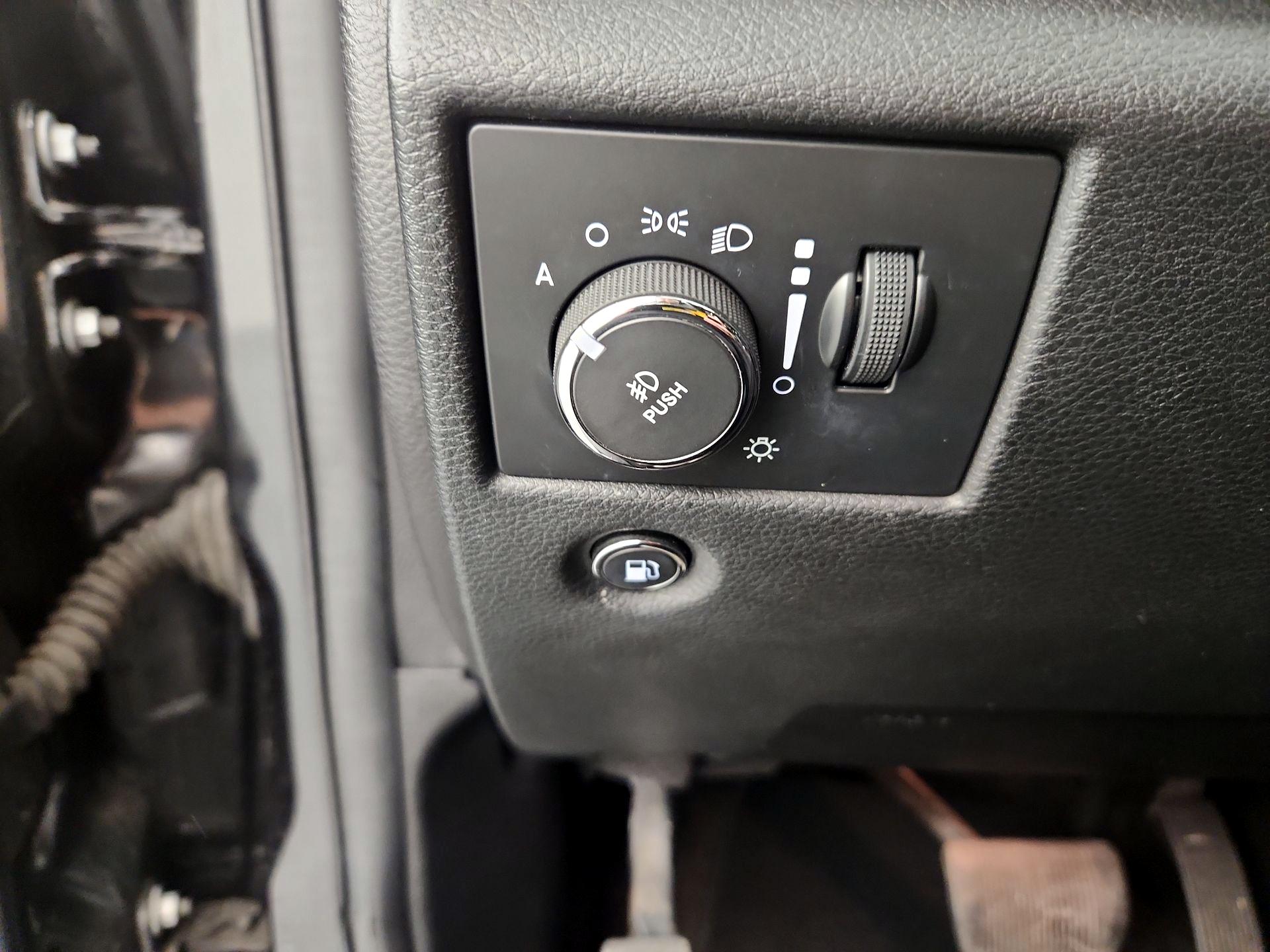 Thumbnail: 2015 Jeep Grand Cherokee - 13