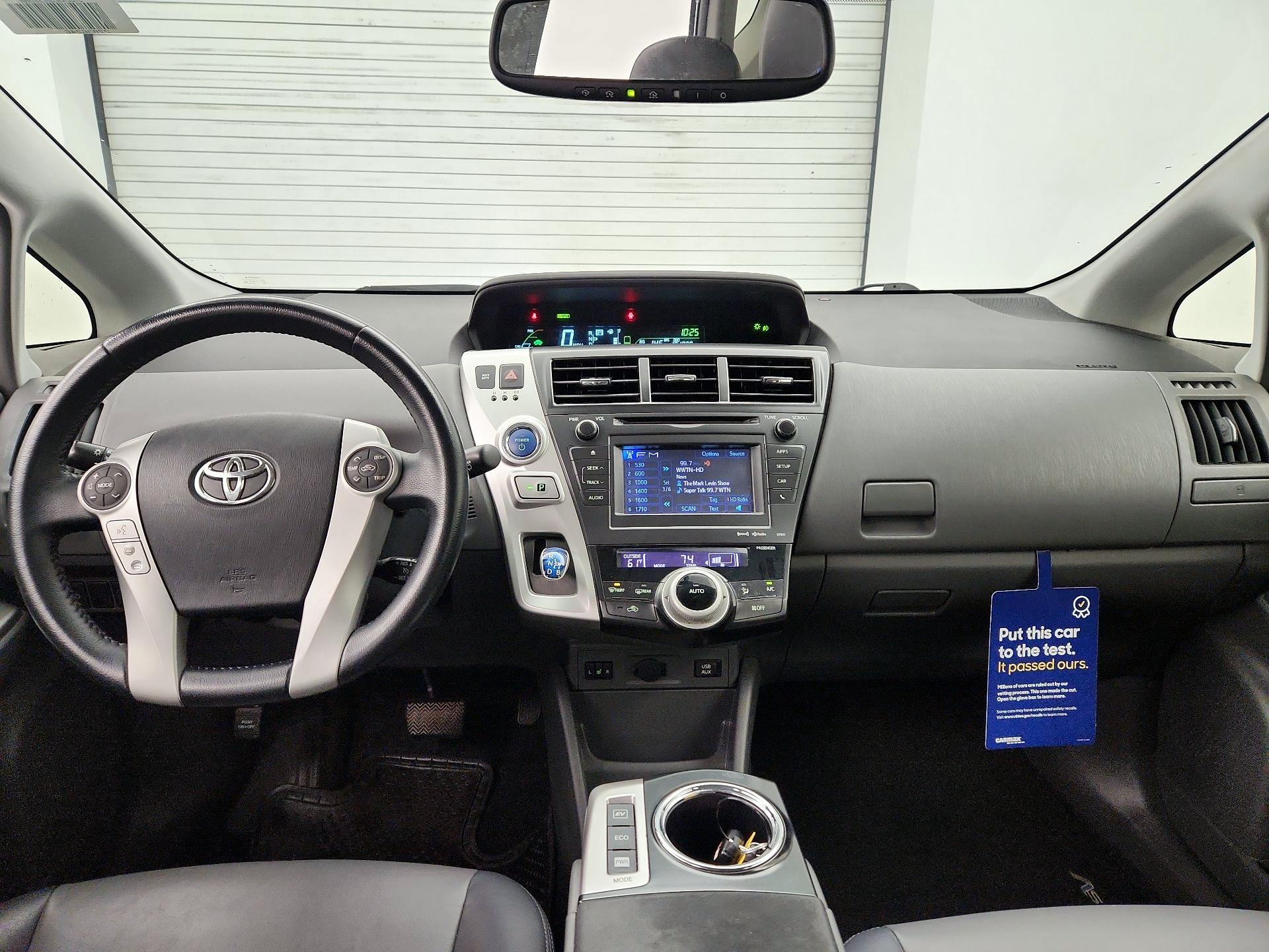 Thumbnail: 2014 Toyota Prius v - 9