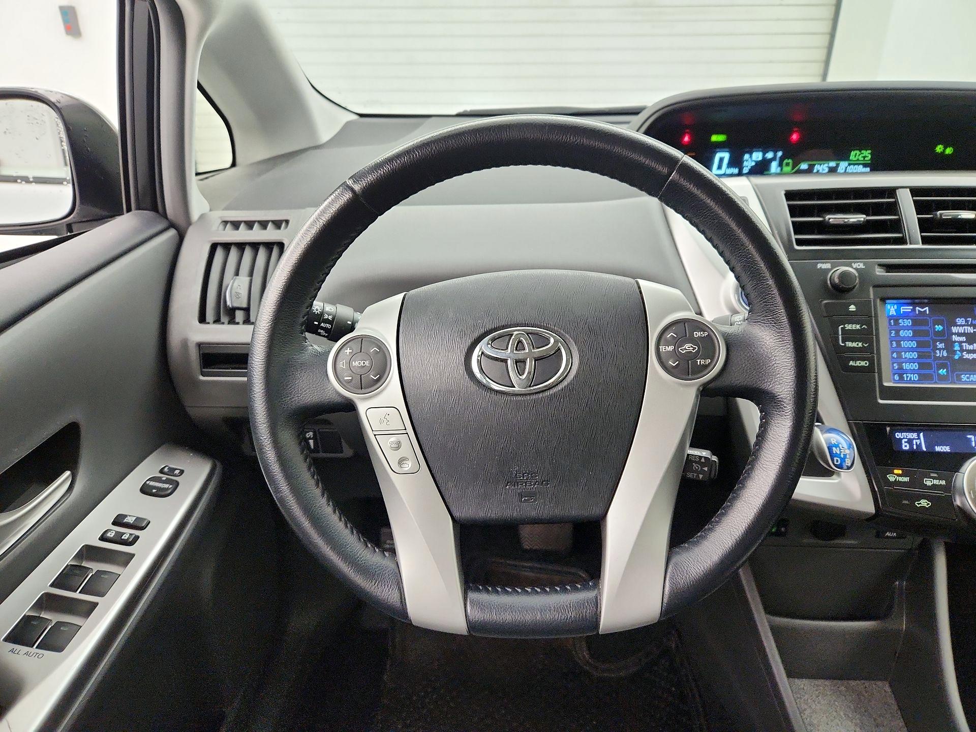 Thumbnail: 2014 Toyota Prius v - 10
