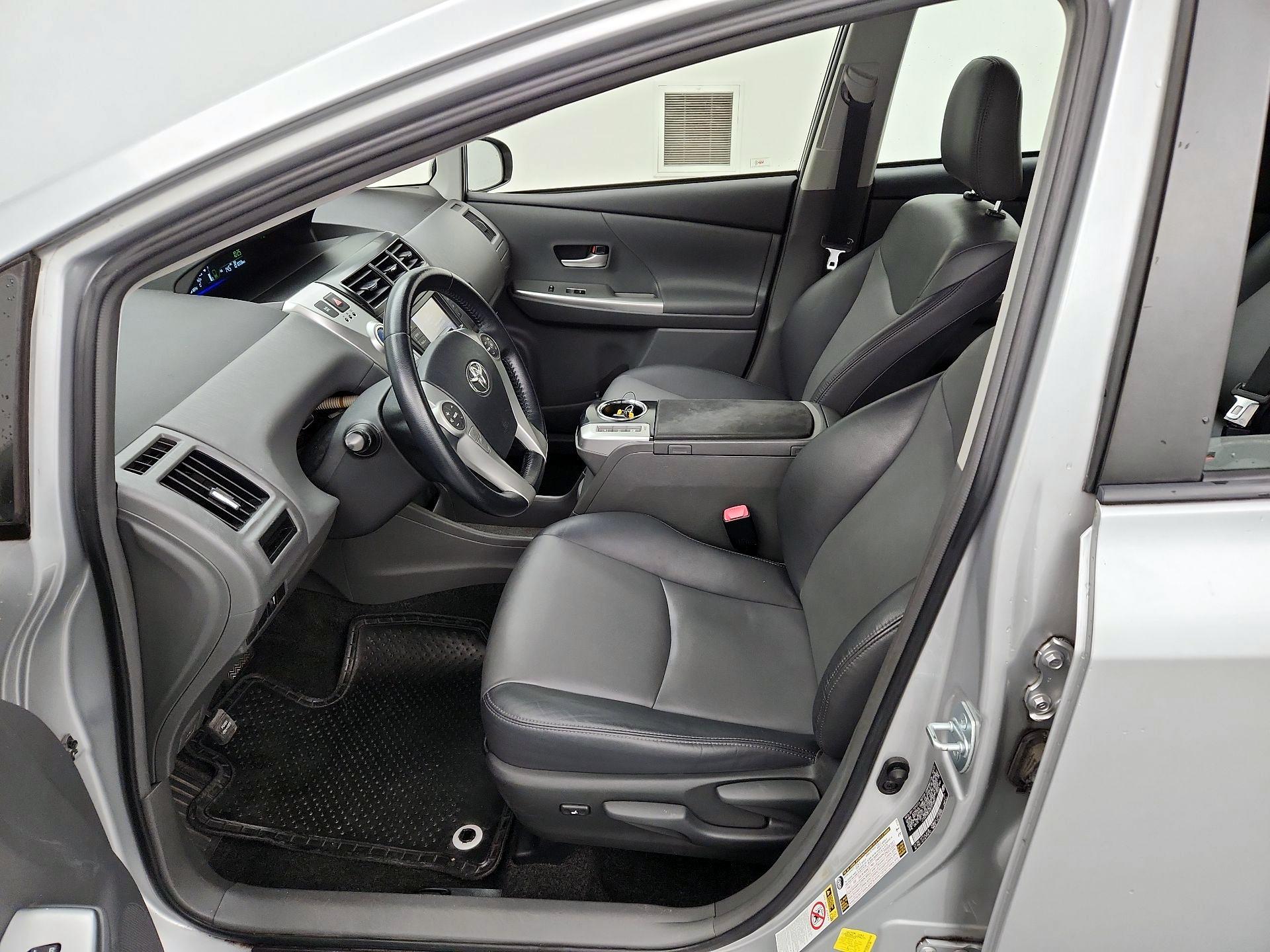 Thumbnail: 2014 Toyota Prius v - 11