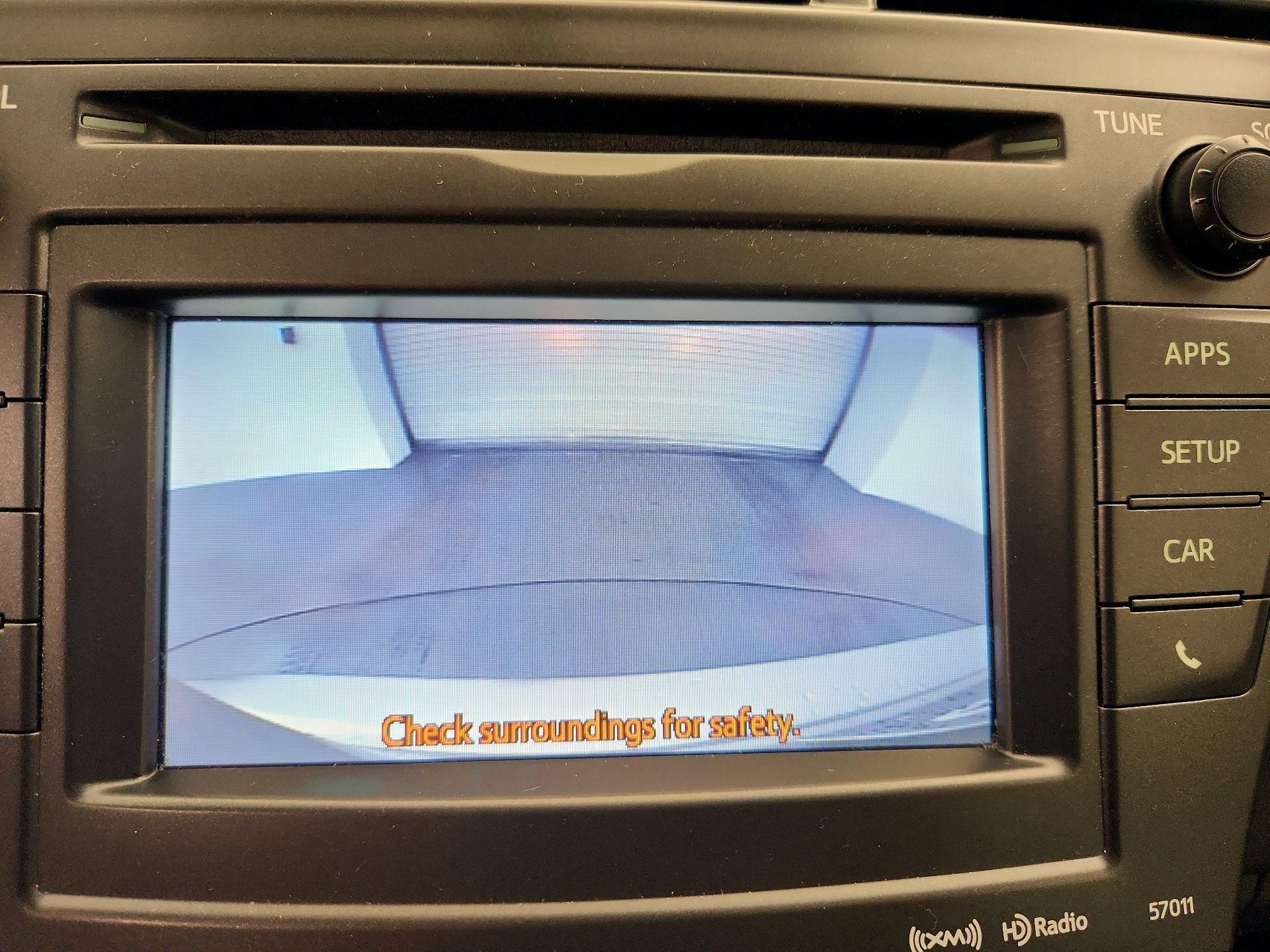 Thumbnail: 2014 Toyota Prius v - 14