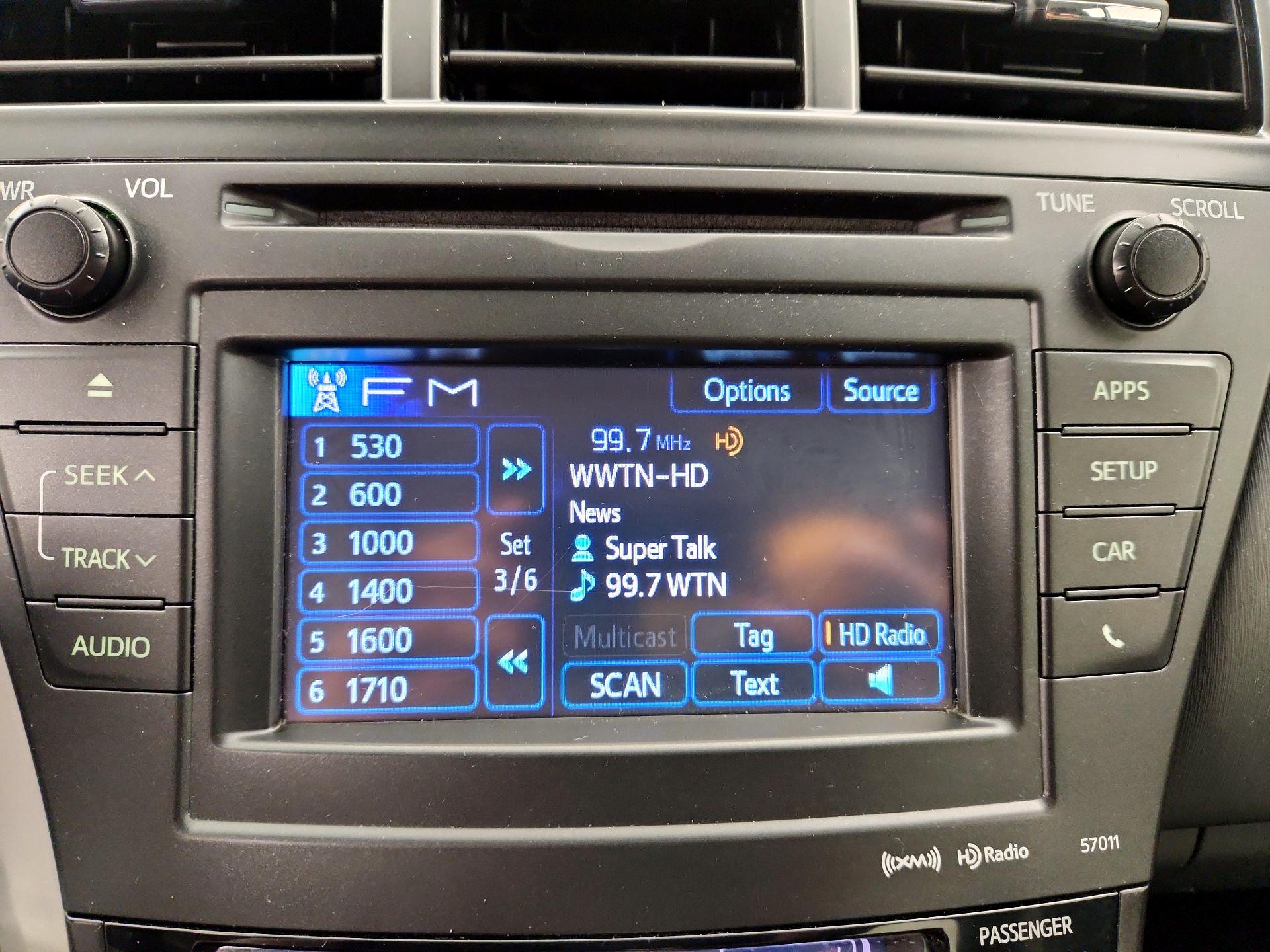 Thumbnail: 2014 Toyota Prius v - 15