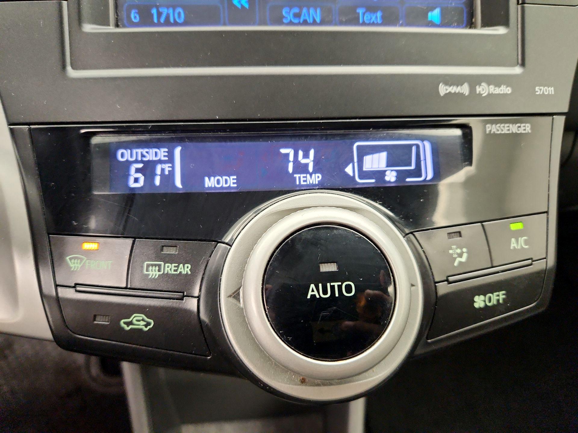 Thumbnail: 2014 Toyota Prius v - 16