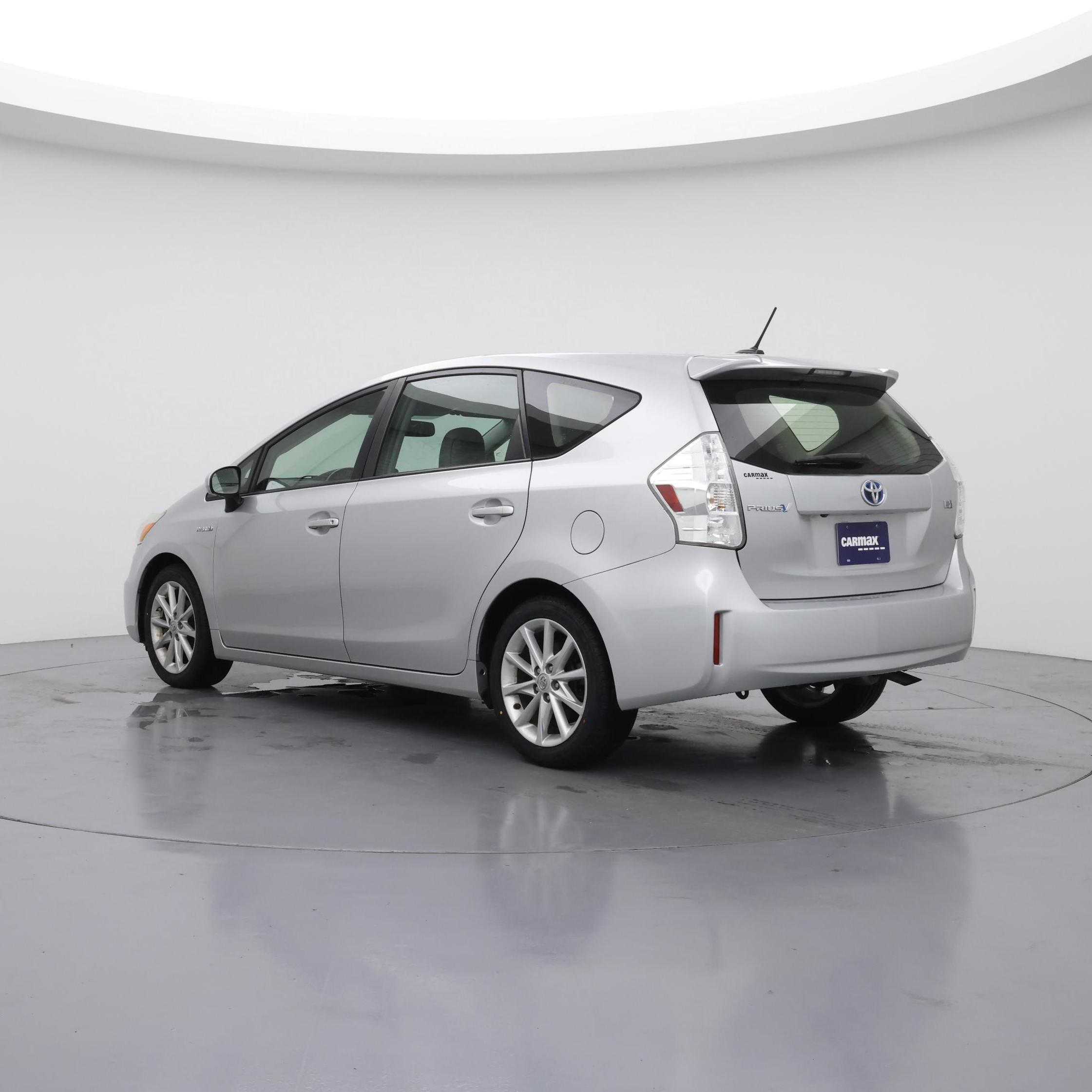 Thumbnail: 2014 Toyota Prius v - 2
