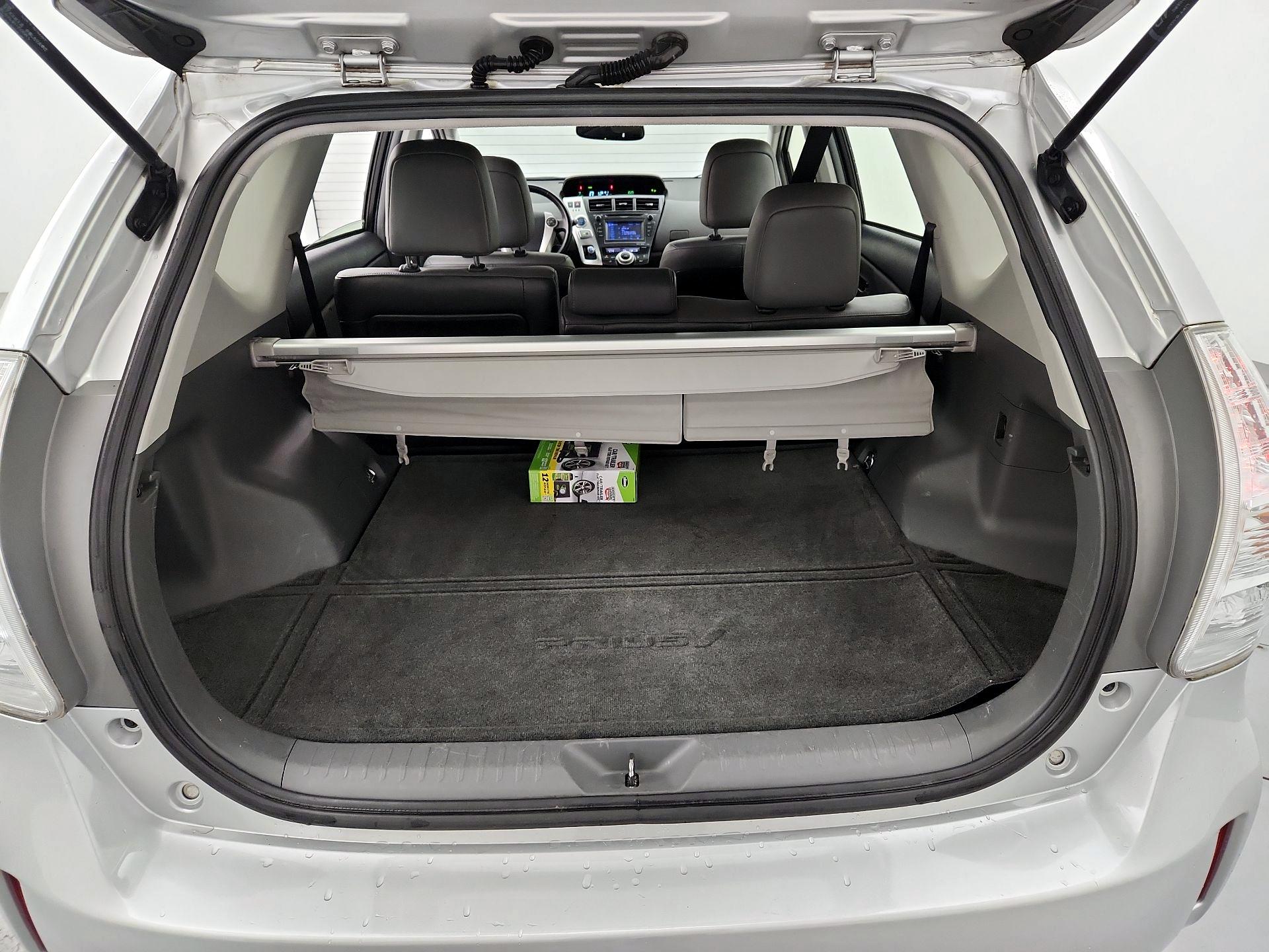 Thumbnail: 2014 Toyota Prius v - 20