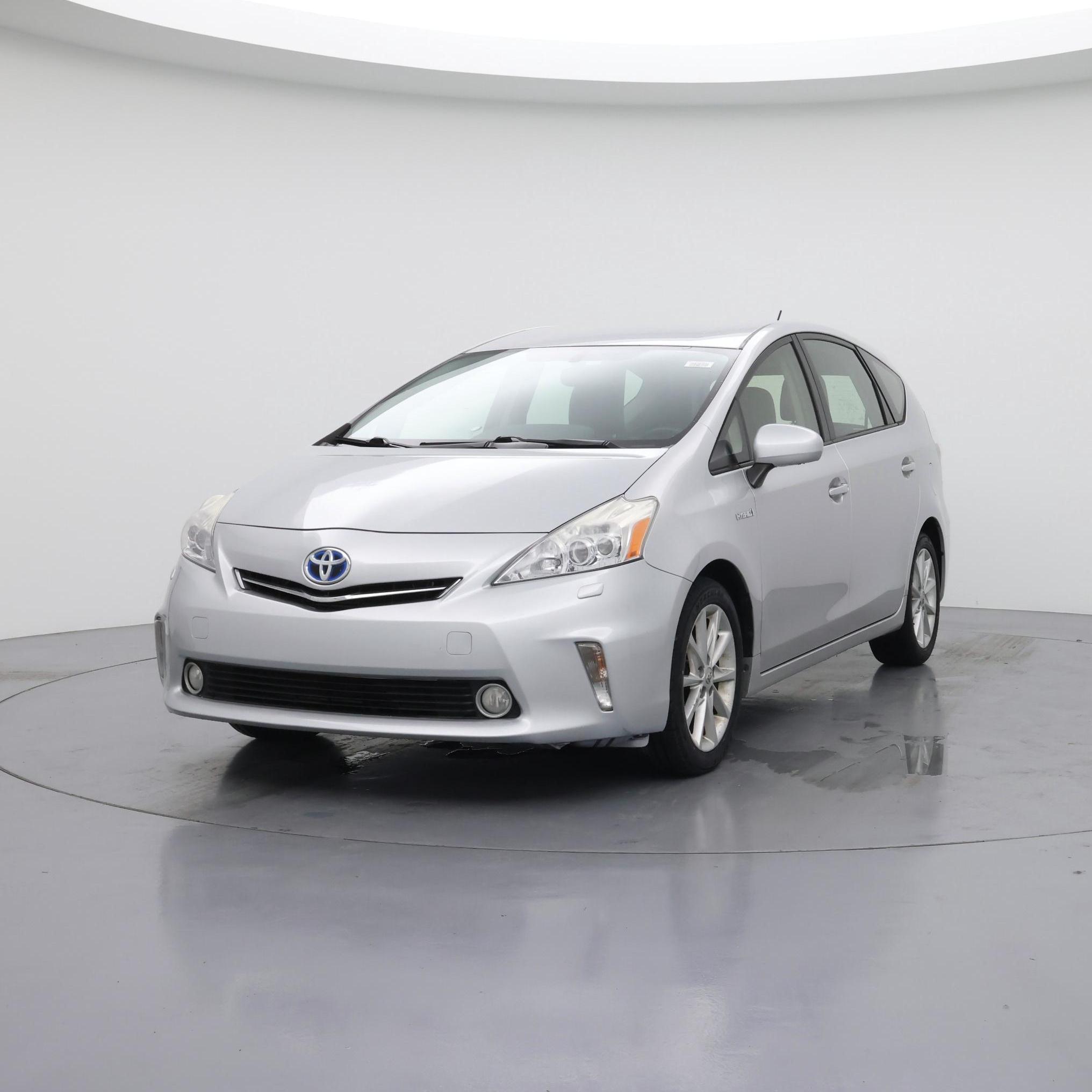 Thumbnail: 2014 Toyota Prius v - 4